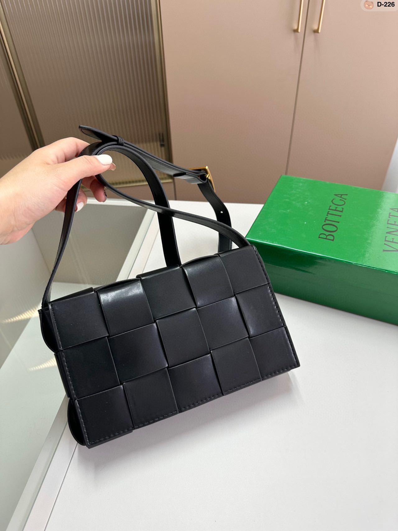 定番BOTTEGA VENETA ショルダーバッグ