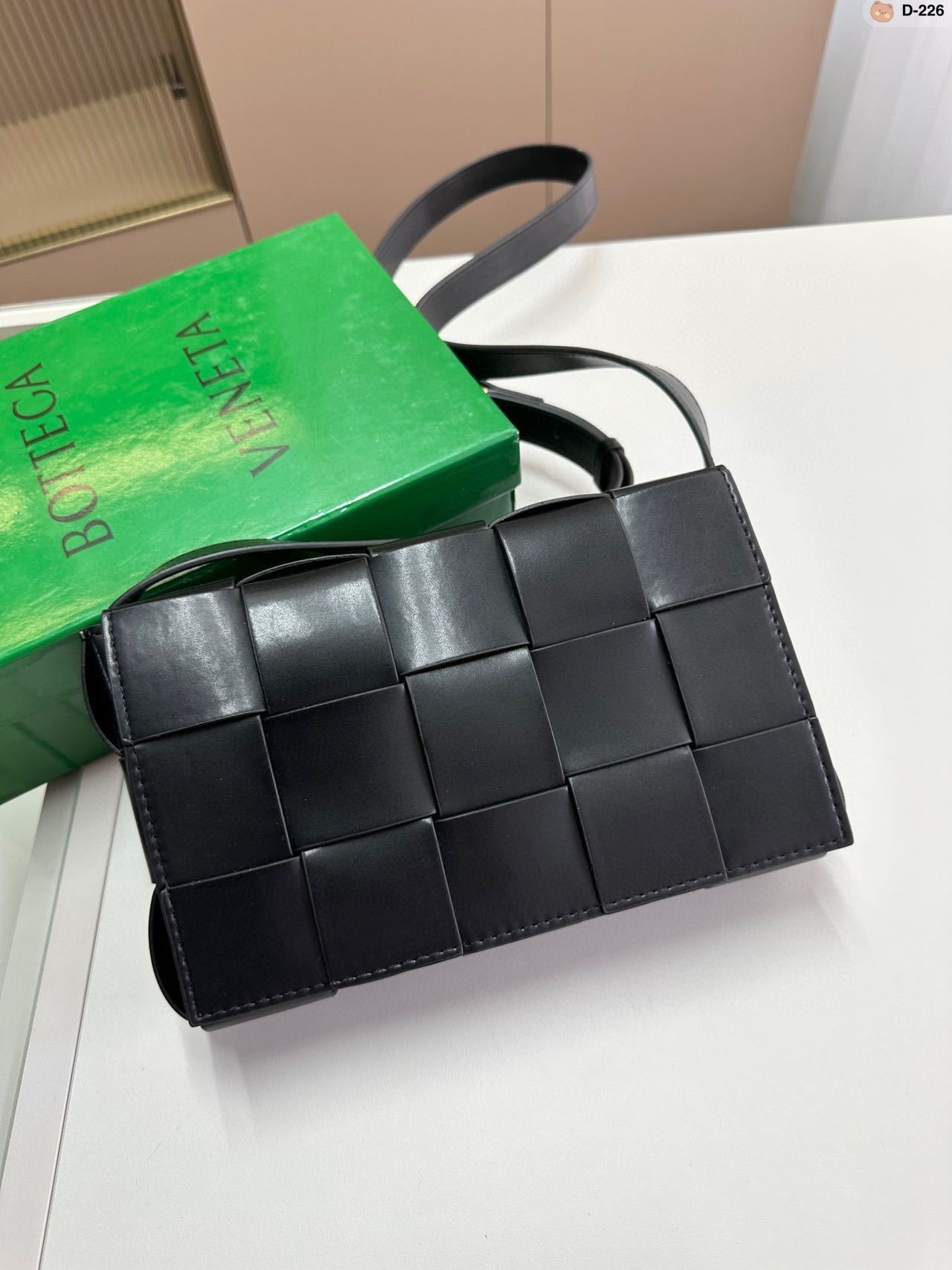 定番BOTTEGA VENETA ショルダーバッグ