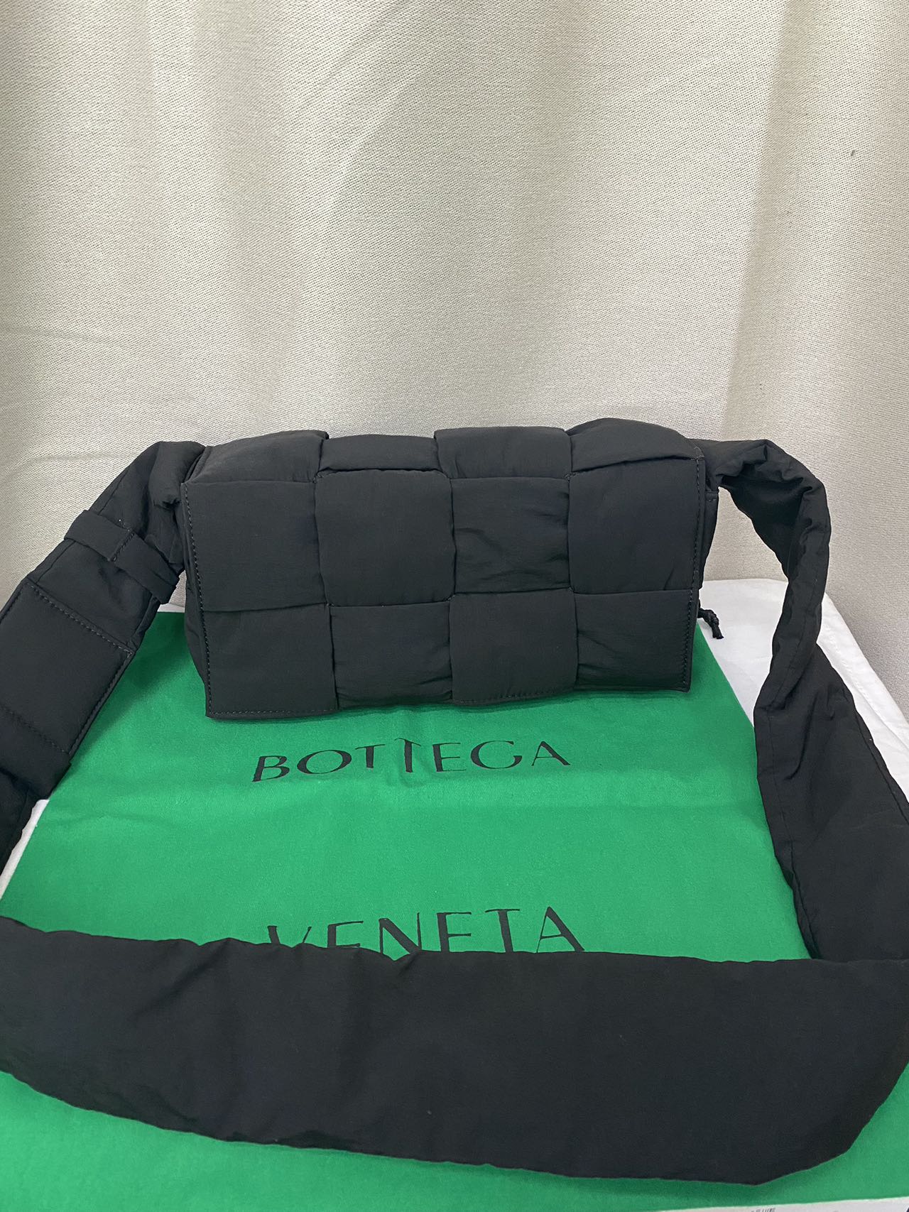 BOTTEGA VENETA/Tech Cassette クロスボディバッグ