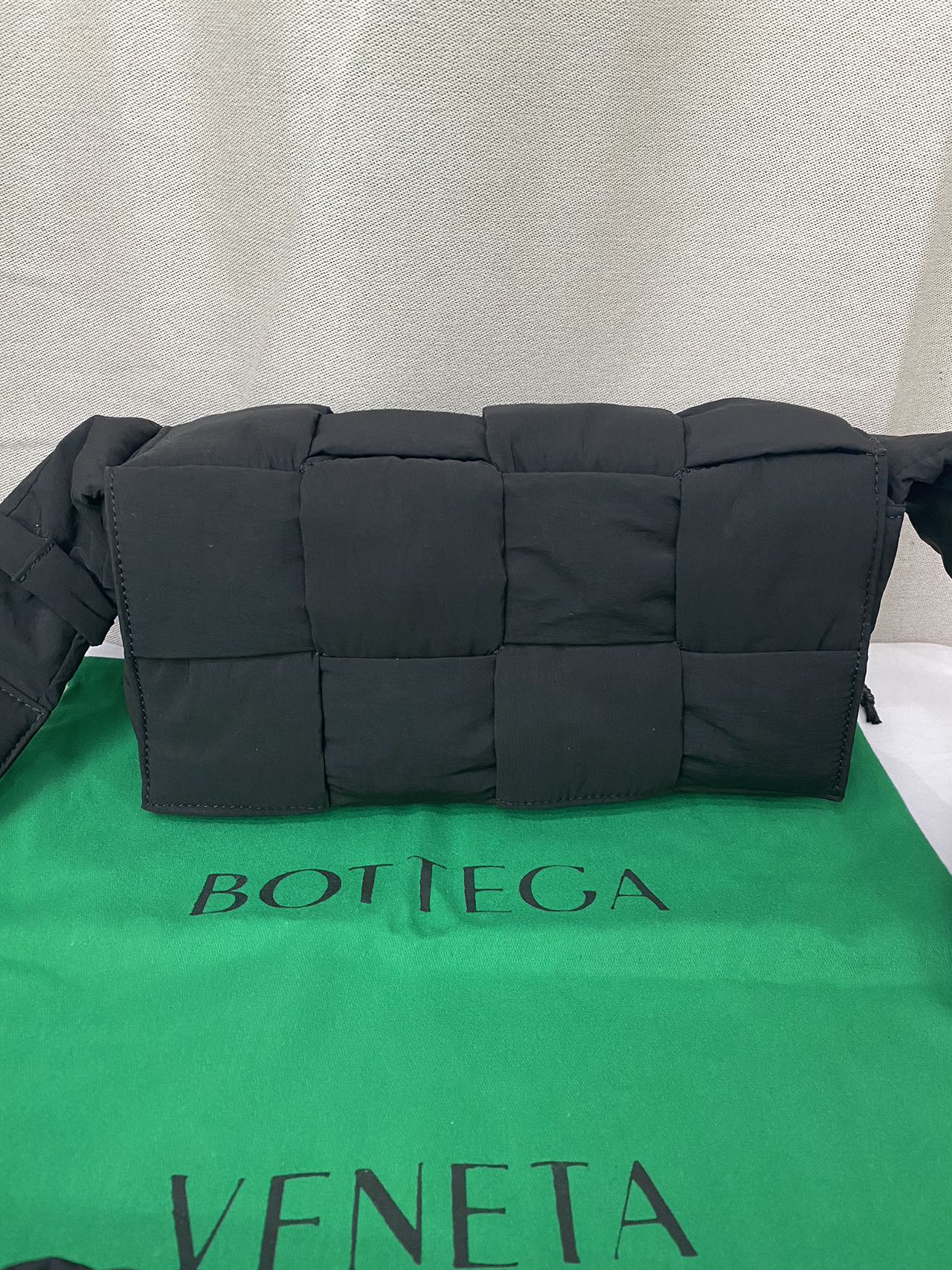 BOTTEGA VENETA/Tech Cassette クロスボディバッグ