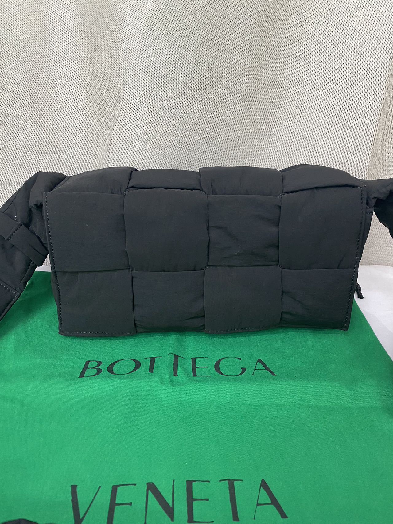 BOTTEGA VENETA/Tech Cassette クロスボディバッグ