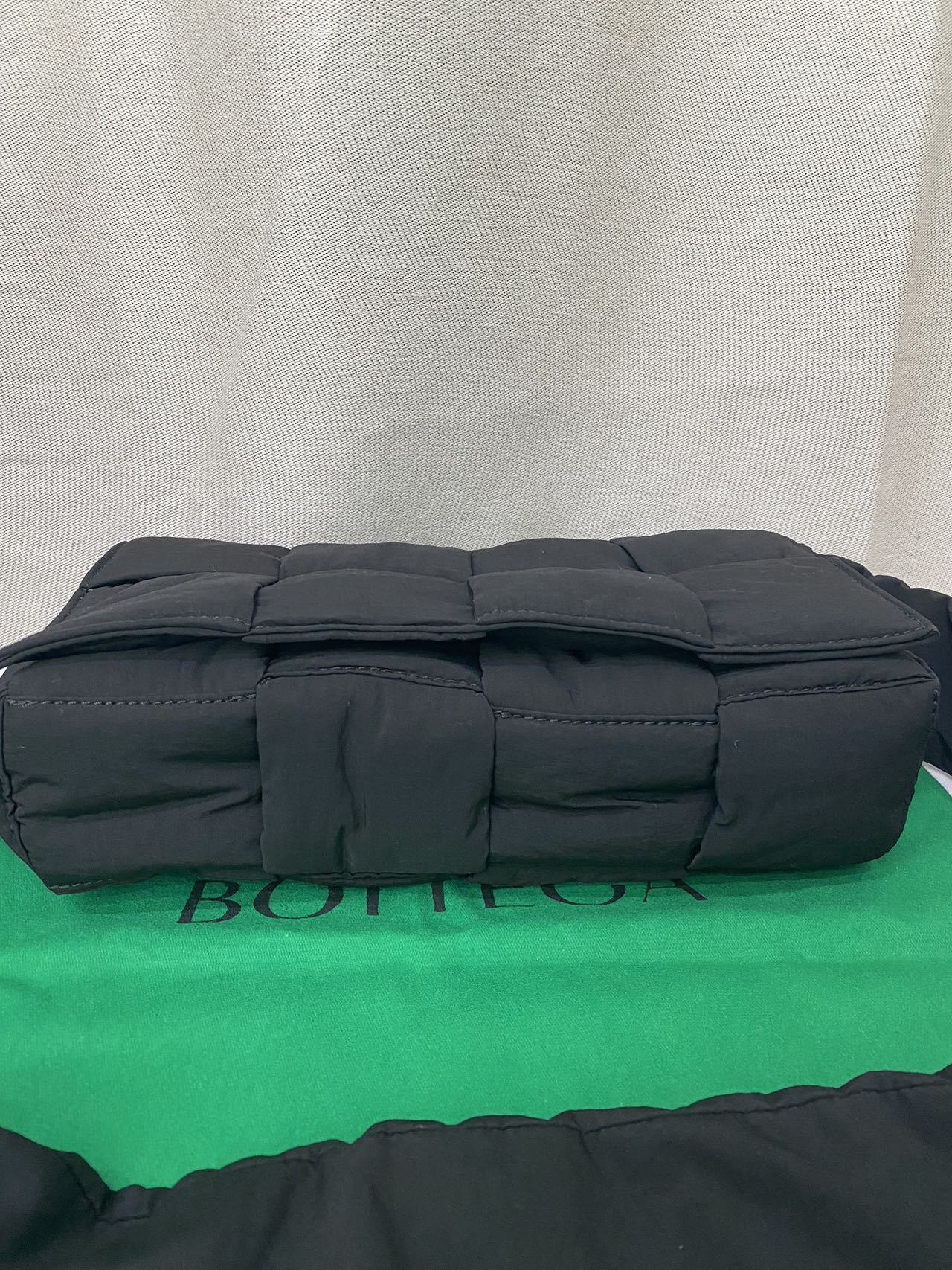 BOTTEGA VENETA/Tech Cassette クロスボディバッグ