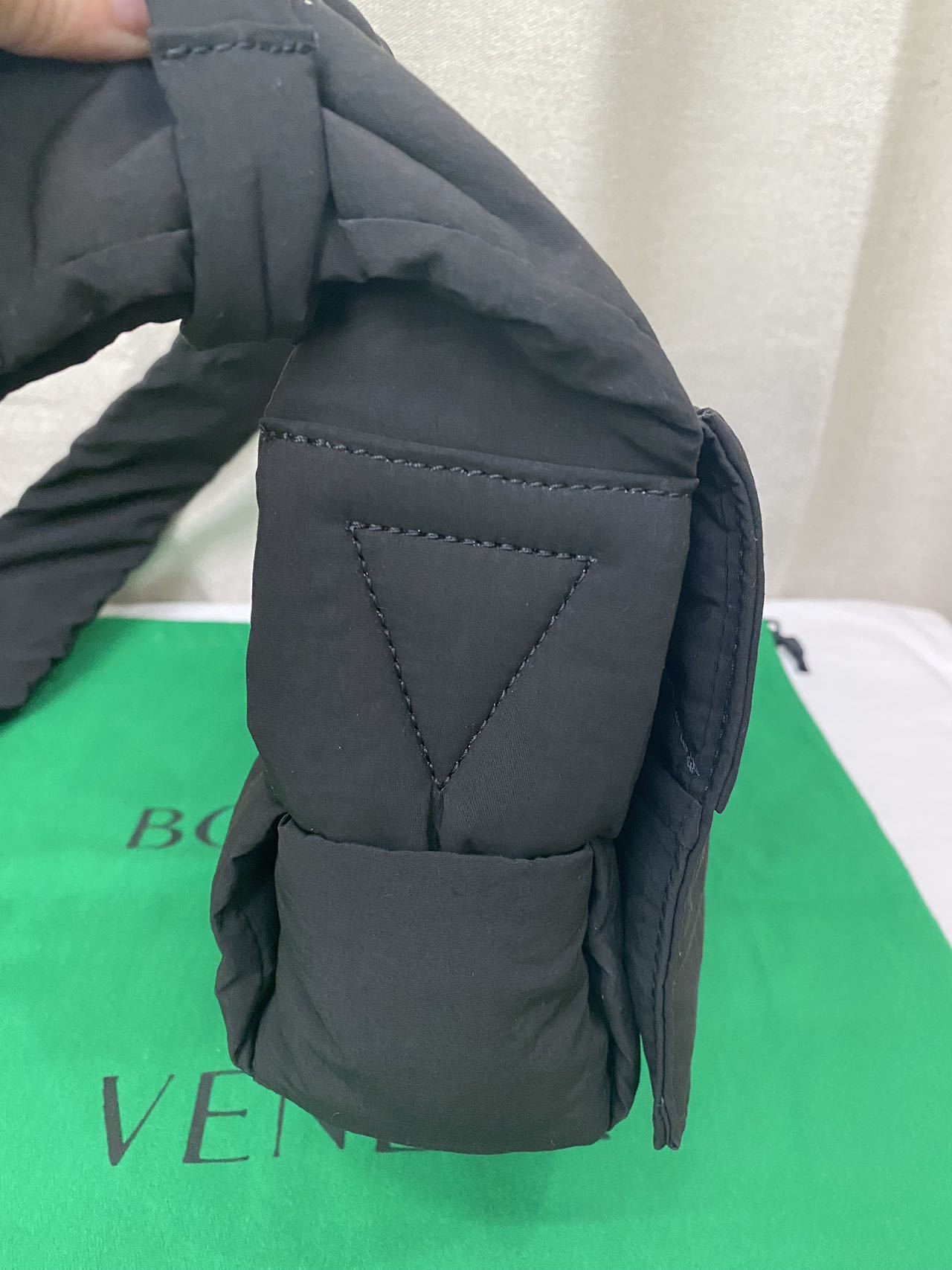 BOTTEGA VENETA/Tech Cassette クロスボディバッグ