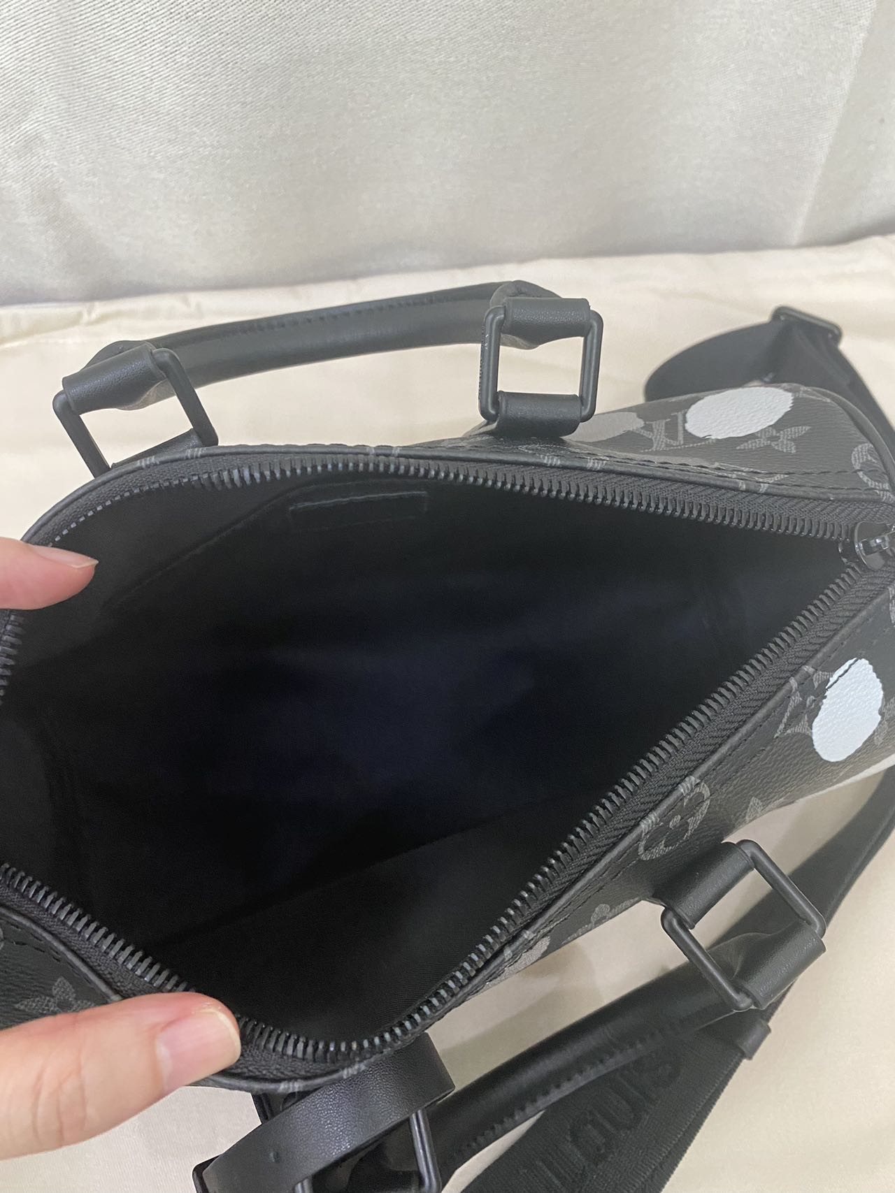 LOUIS VUITTON 草間彌生 YK キーポル・バンドリエール 25