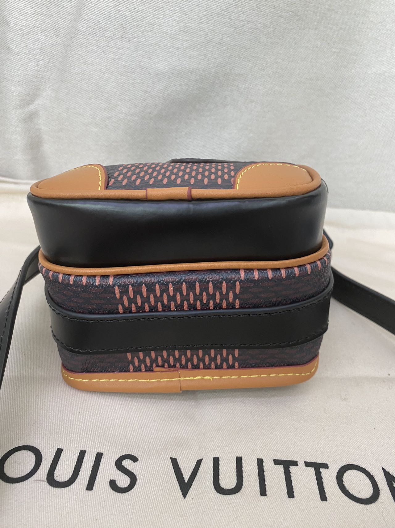 Louis Vuitton x Nigo アマゾン スリングバッグ