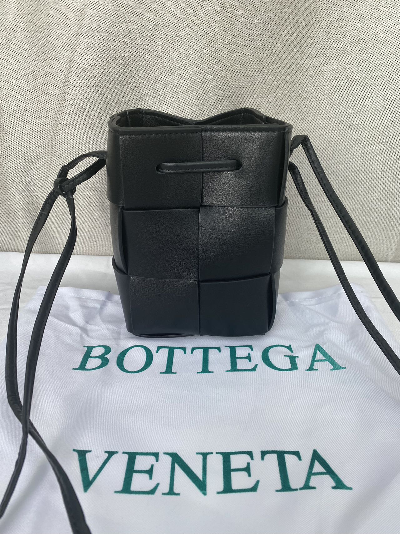 BOTTEGA VENETA バケット ミニ ショルダーバッグ