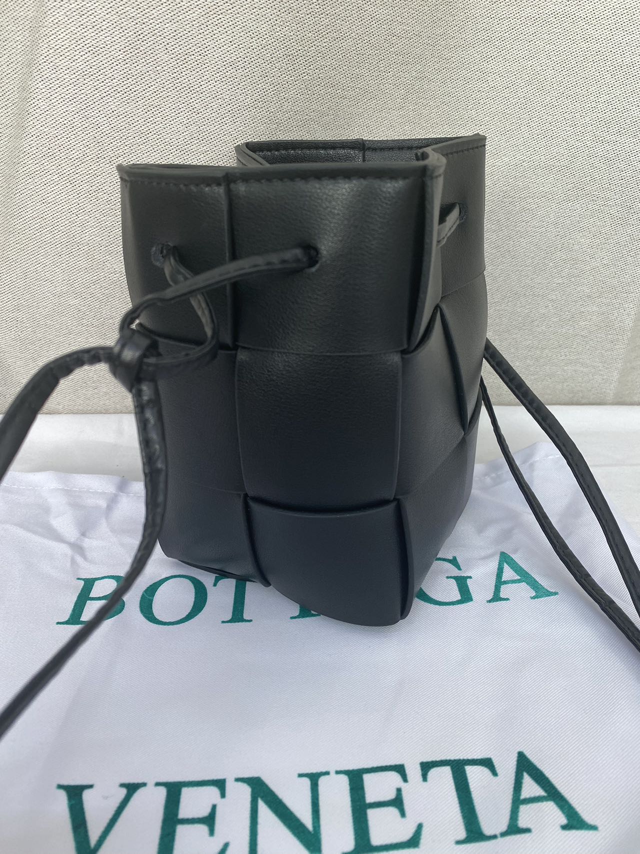 BOTTEGA VENETA バケット ミニ ショルダーバッグ