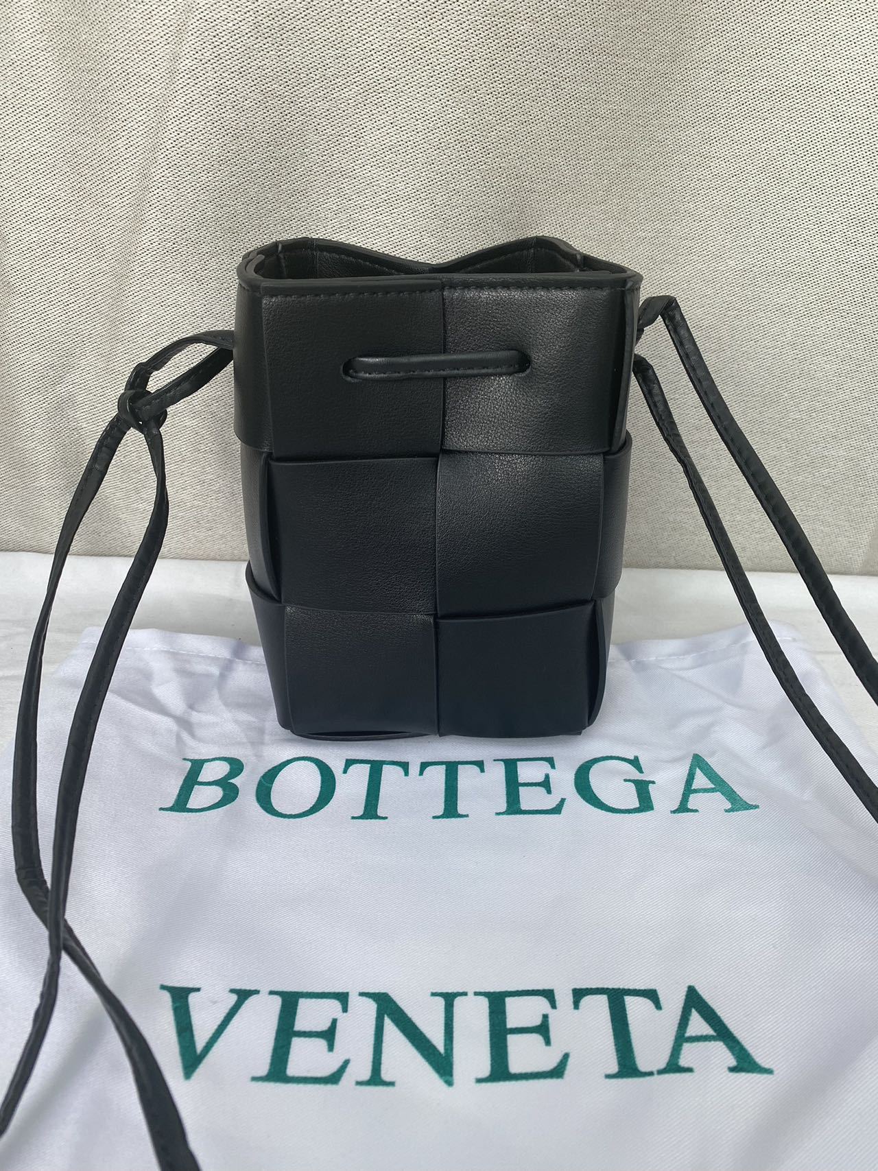 BOTTEGA VENETA バケット ミニ ショルダーバッグ