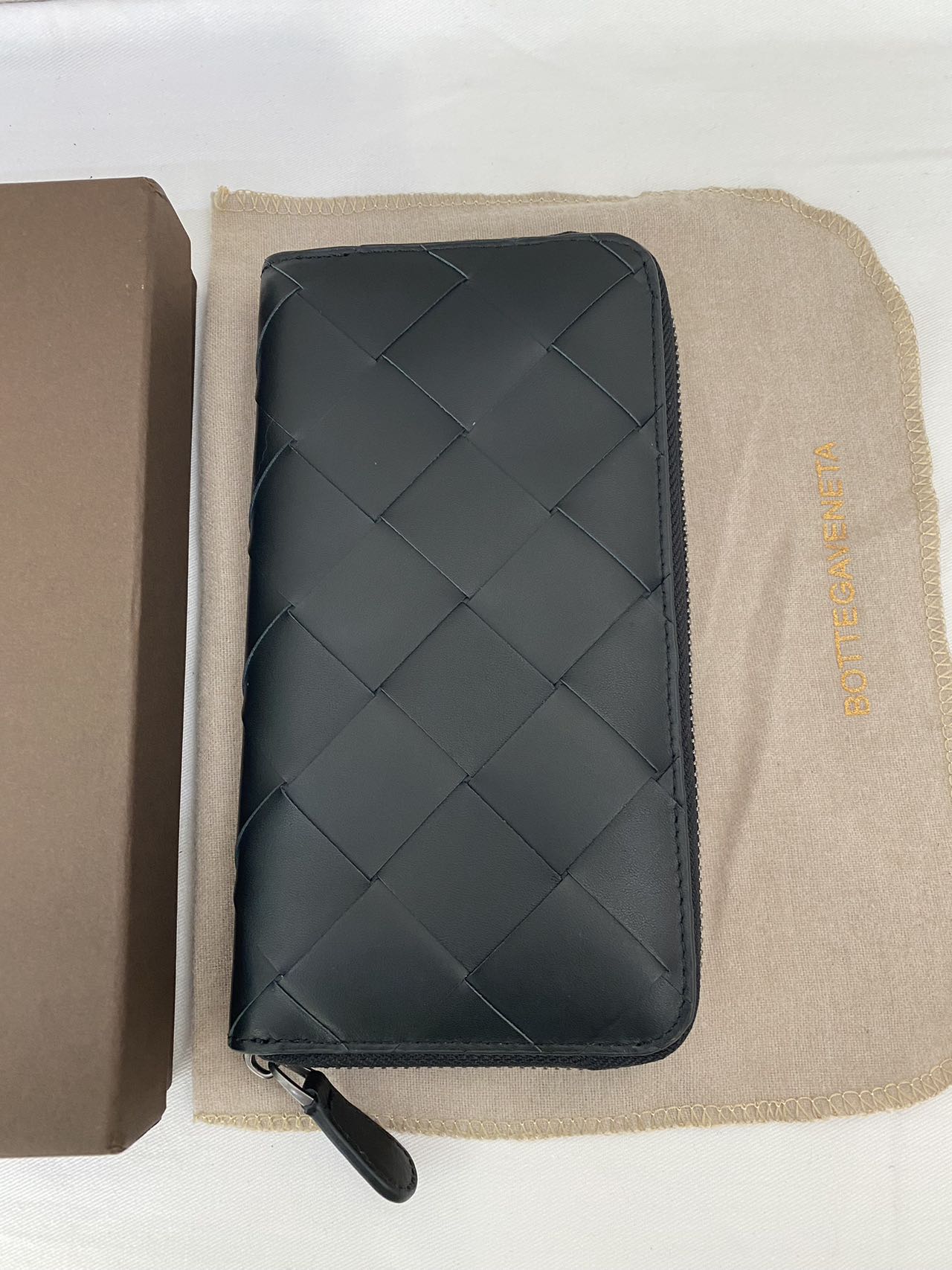 BOTTEGA VENETA 　ジップアラウンドウォレット