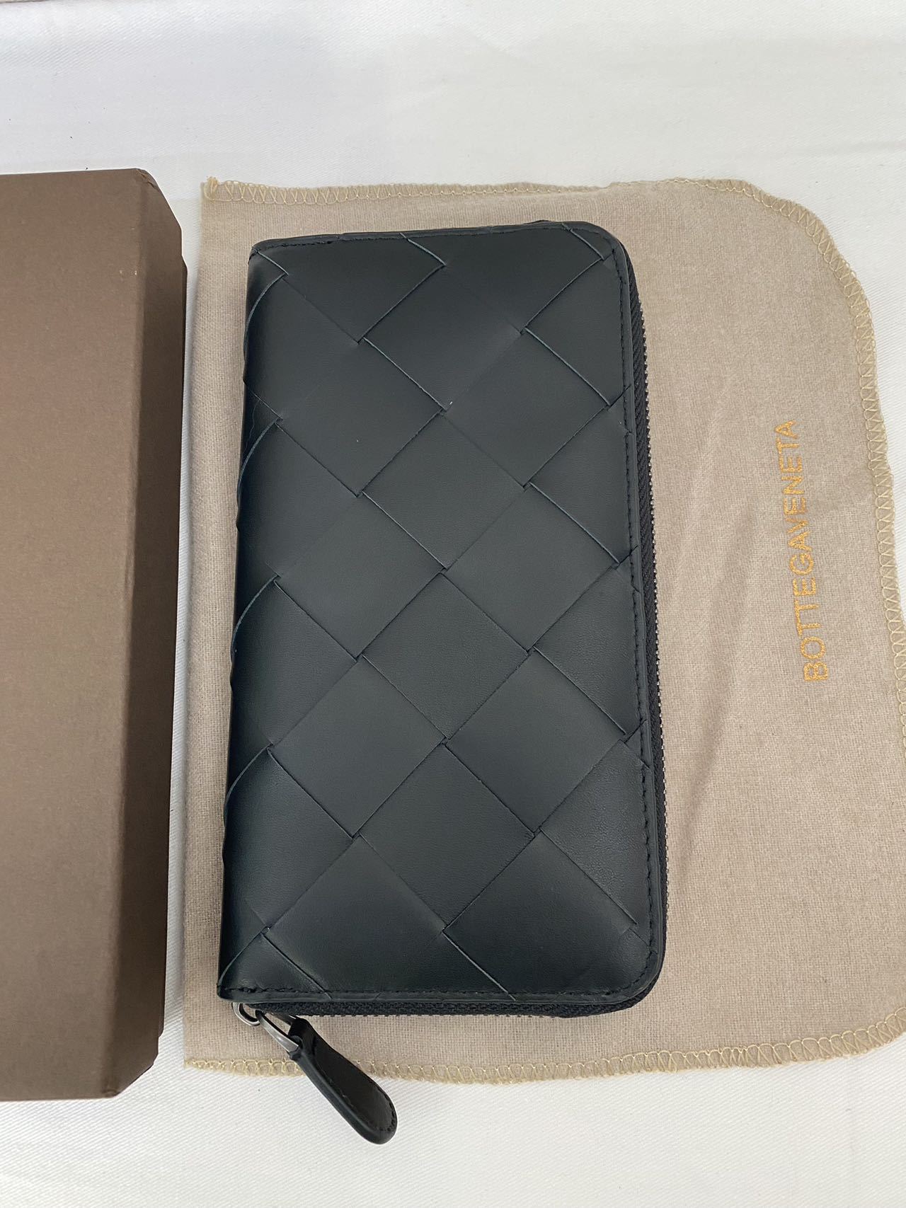 BOTTEGA VENETA 　ジップアラウンドウォレット