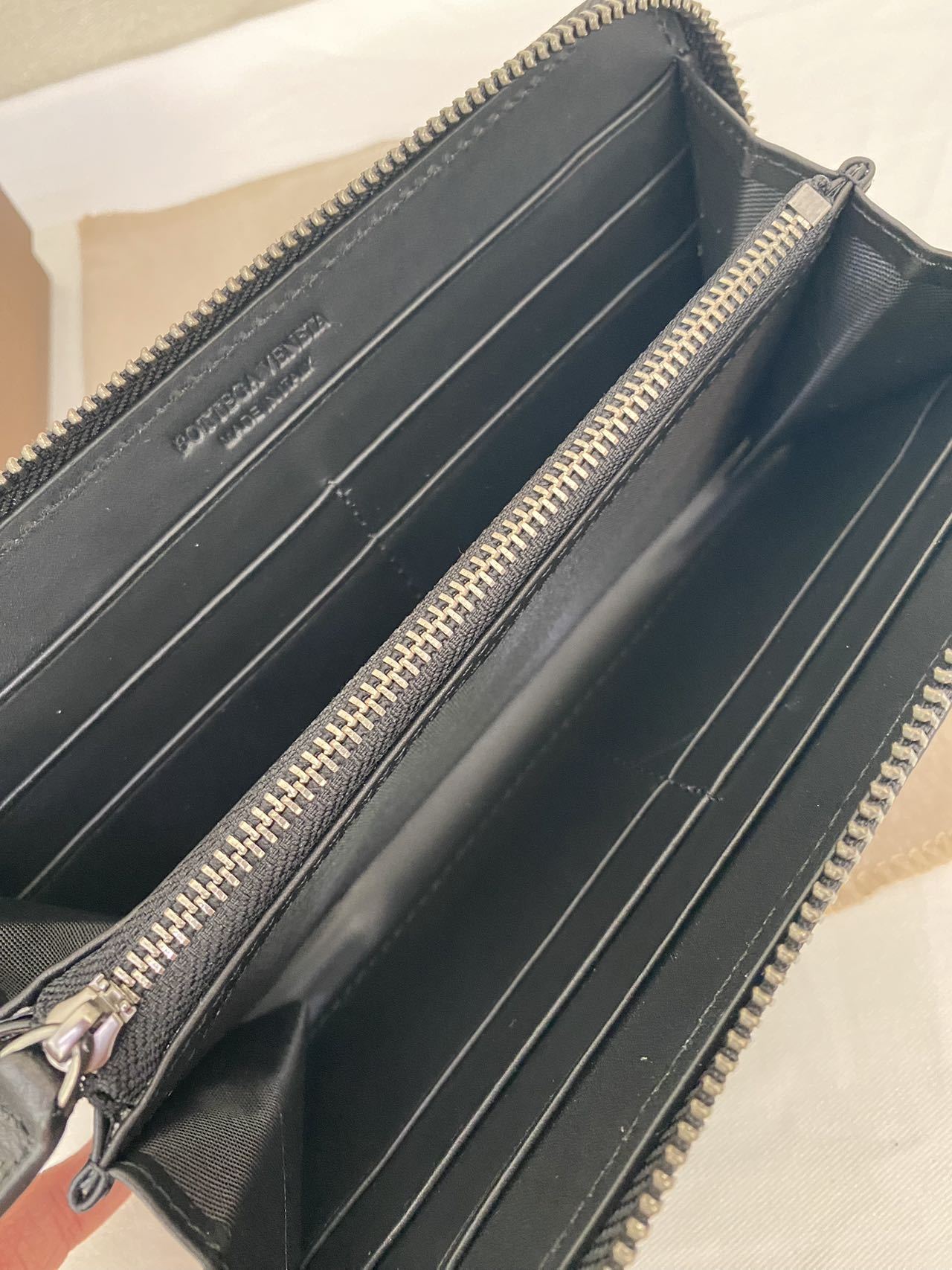 BOTTEGA VENETA 　ジップアラウンドウォレット