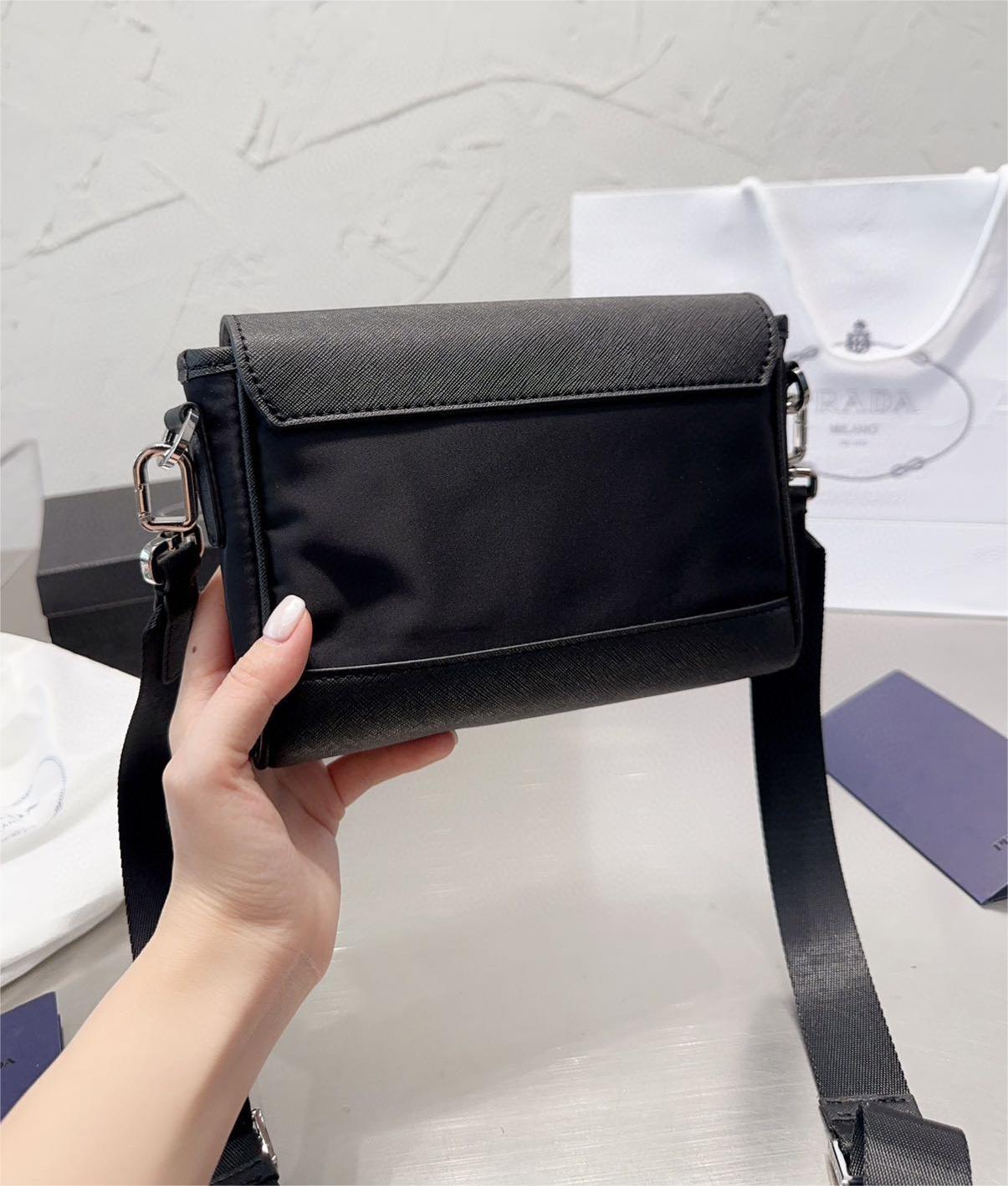 ★PRADA★ロゴ プラダ ナイロン ショルダーバッグ★