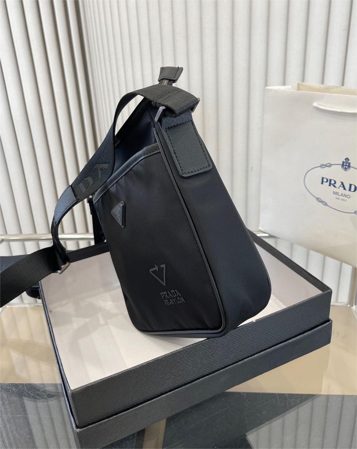 ☆PRADA☆RENYLON ロゴ ショルダーバッグ