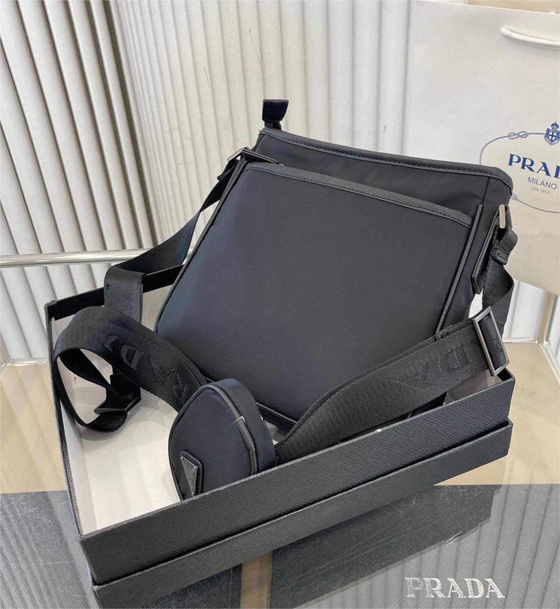 ☆PRADA☆RENYLON ロゴ ショルダーバッグ