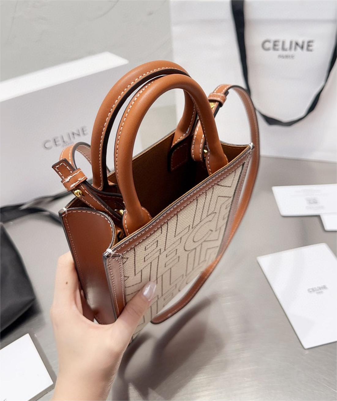 ☆【CELINE】☆MINI VERTICAL CABAS トートバッグ☆