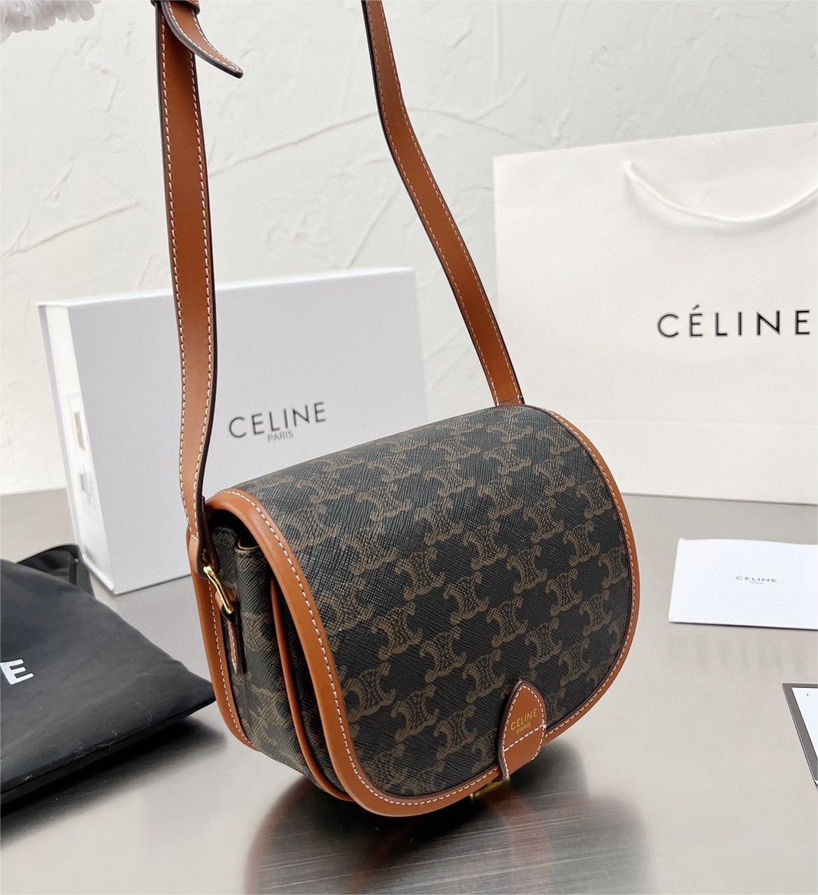 CELINE ファルコ ミディアム バッグ トリオンフキャンバス タン
