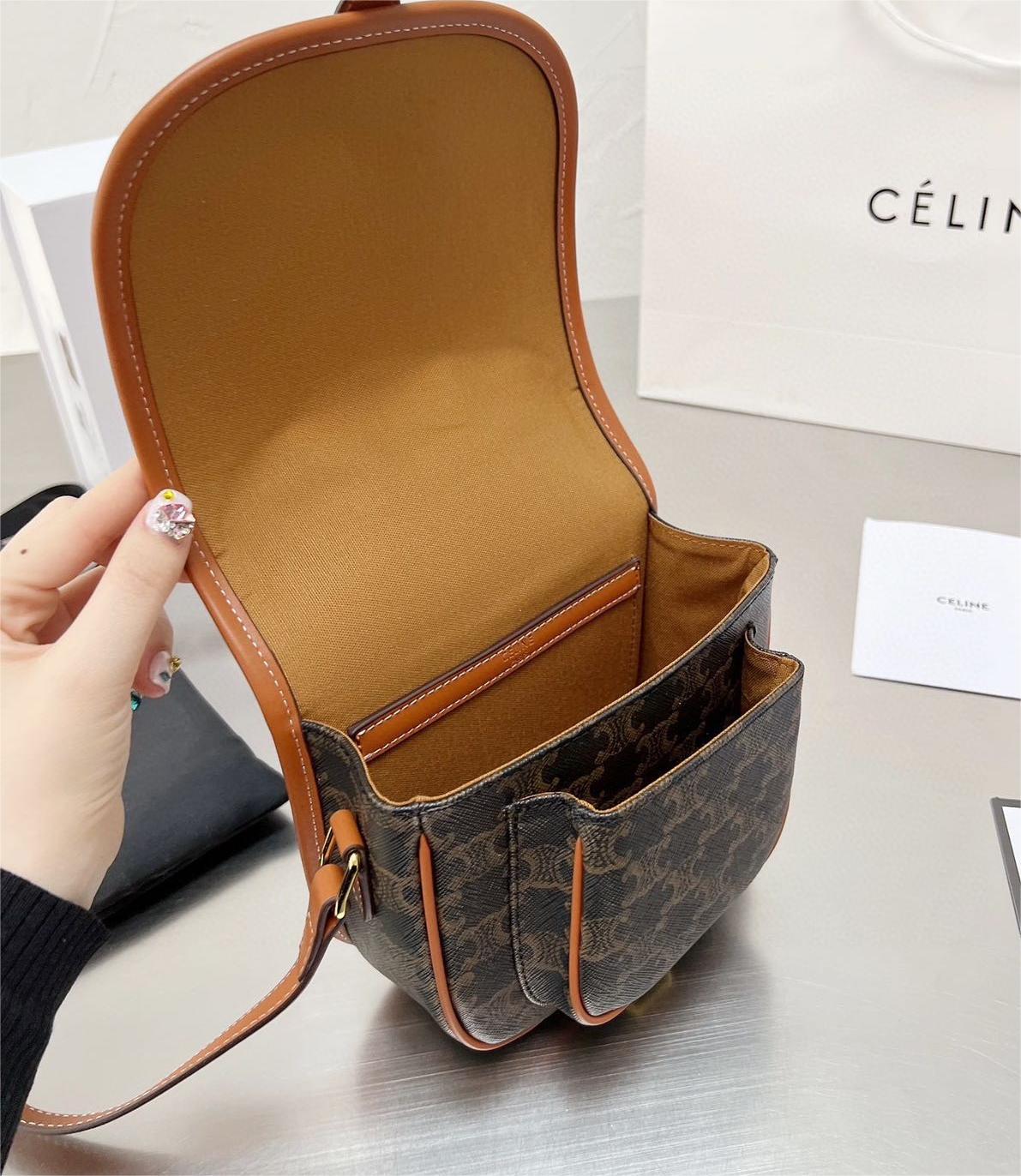 CELINE ファルコ ミディアム バッグ トリオンフキャンバス タン