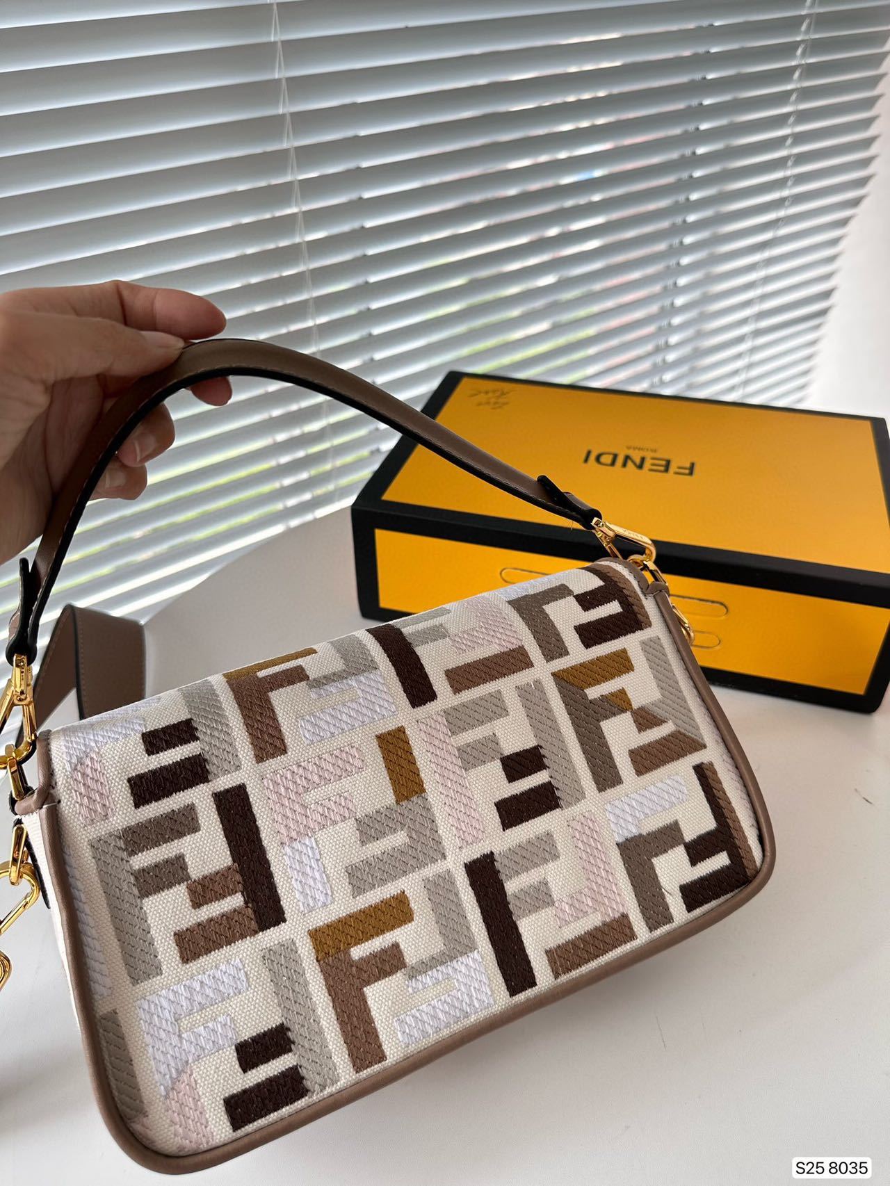 FENDI　ショルダーバッグ