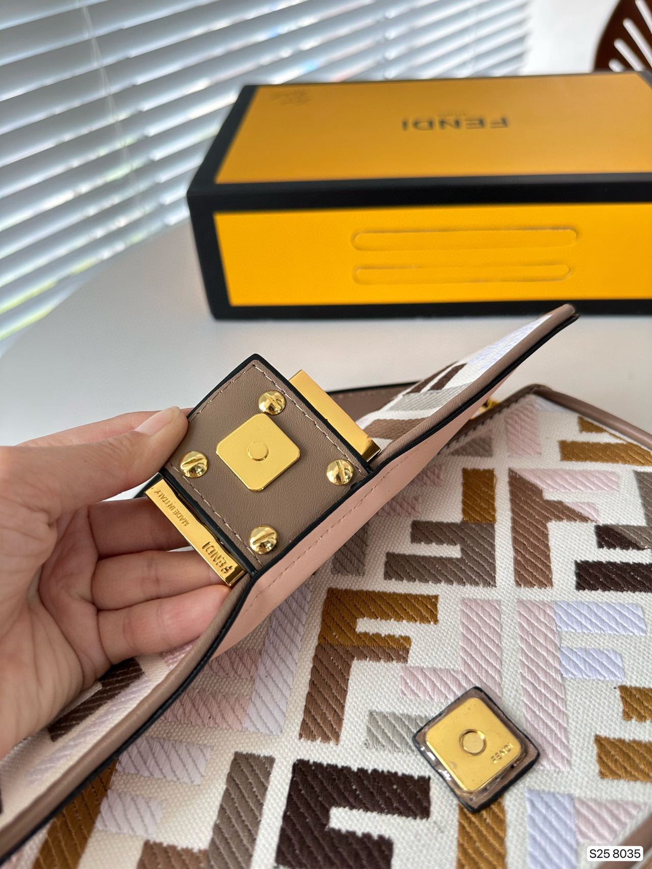 FENDI　ショルダーバッグ