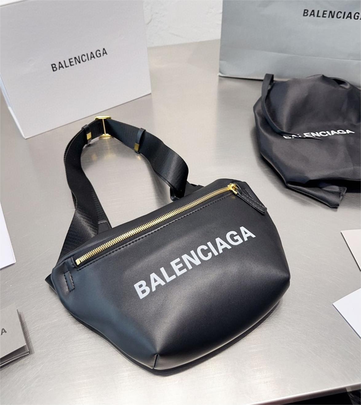 ★BALENCIAGA★ ボディーバッグ