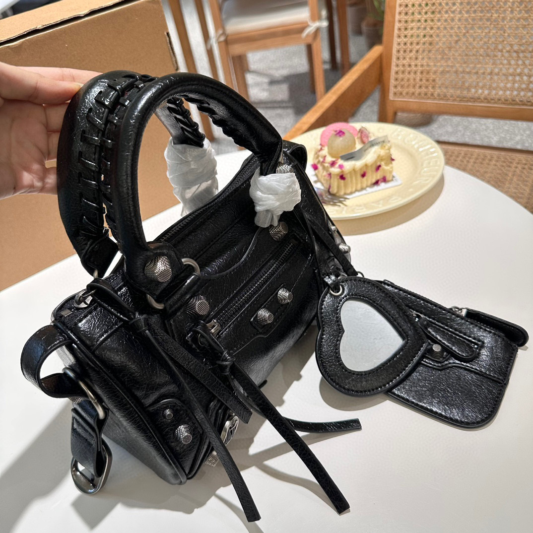 BALENCIAGA ☆ Le Cagole ショルダーバッグ