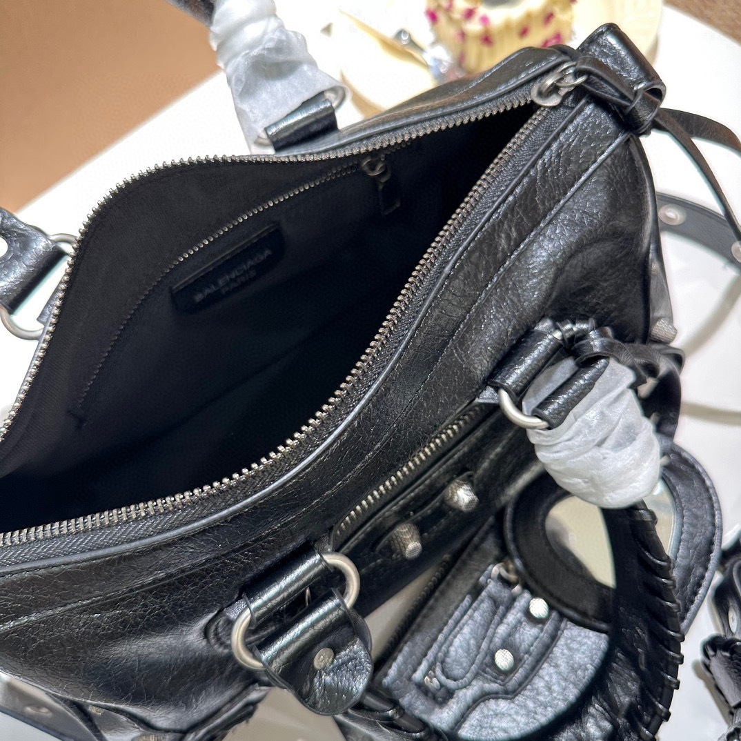 BALENCIAGA ☆ Le Cagole ショルダーバッグ