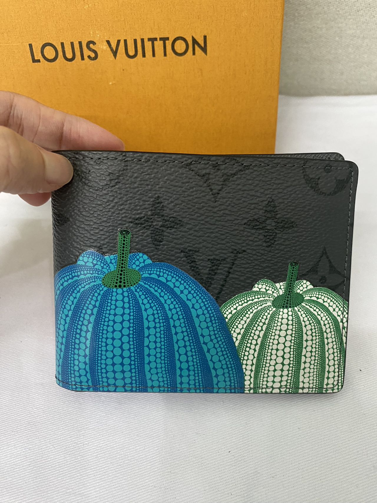 【Louis Vuitton】草間彌生コラボ ポルトフォイユ・スレンダー