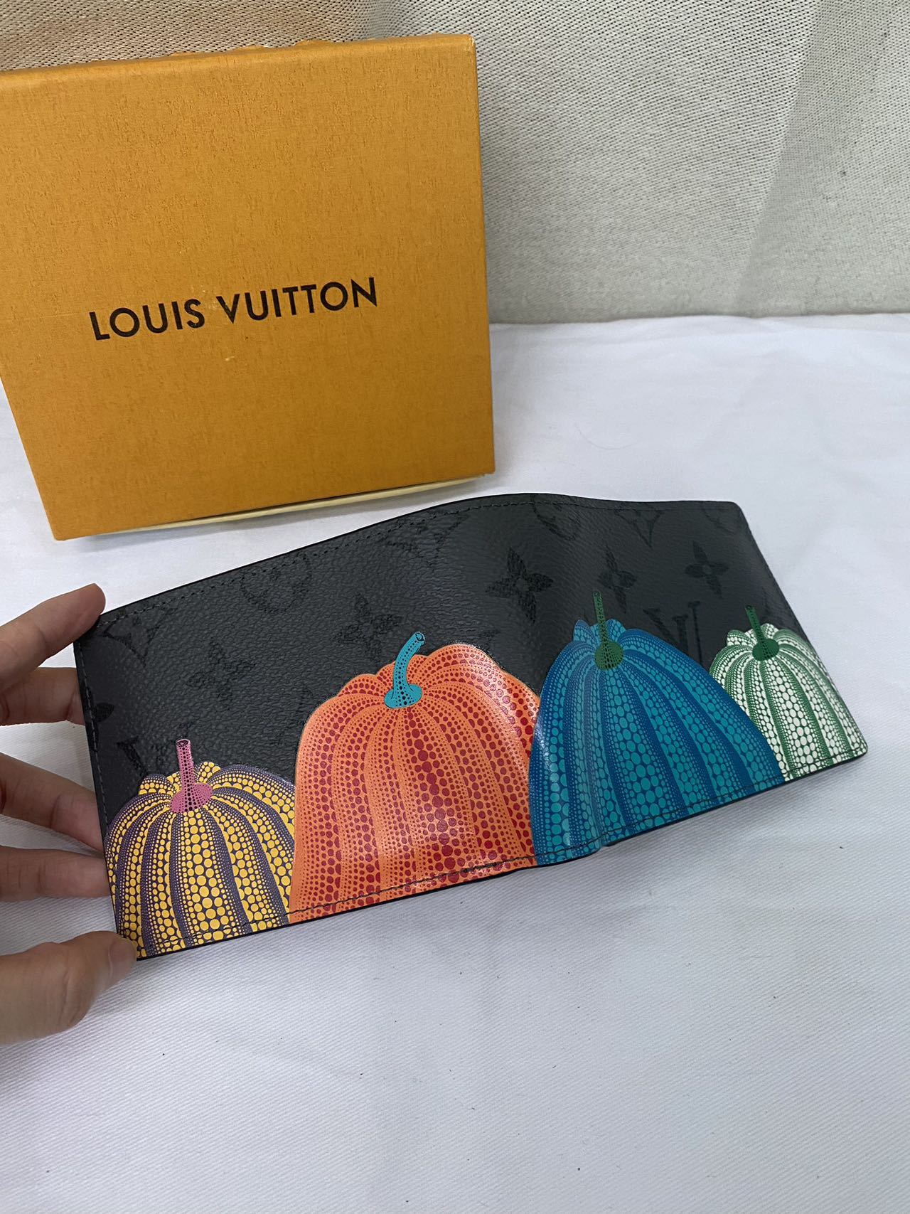 【Louis Vuitton】草間彌生コラボ ポルトフォイユ・スレンダー