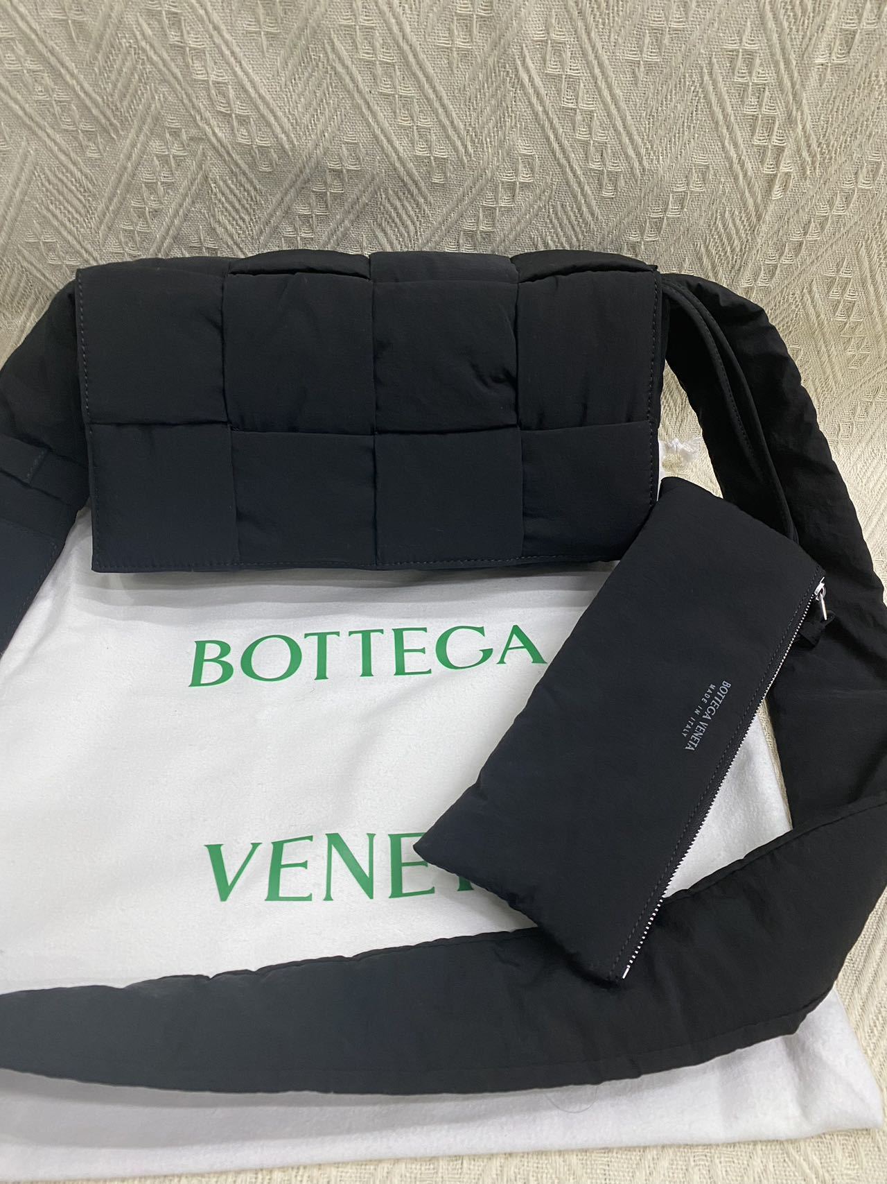 BOTTEGA VENETA/Tech Cassette クロスボディバッグ