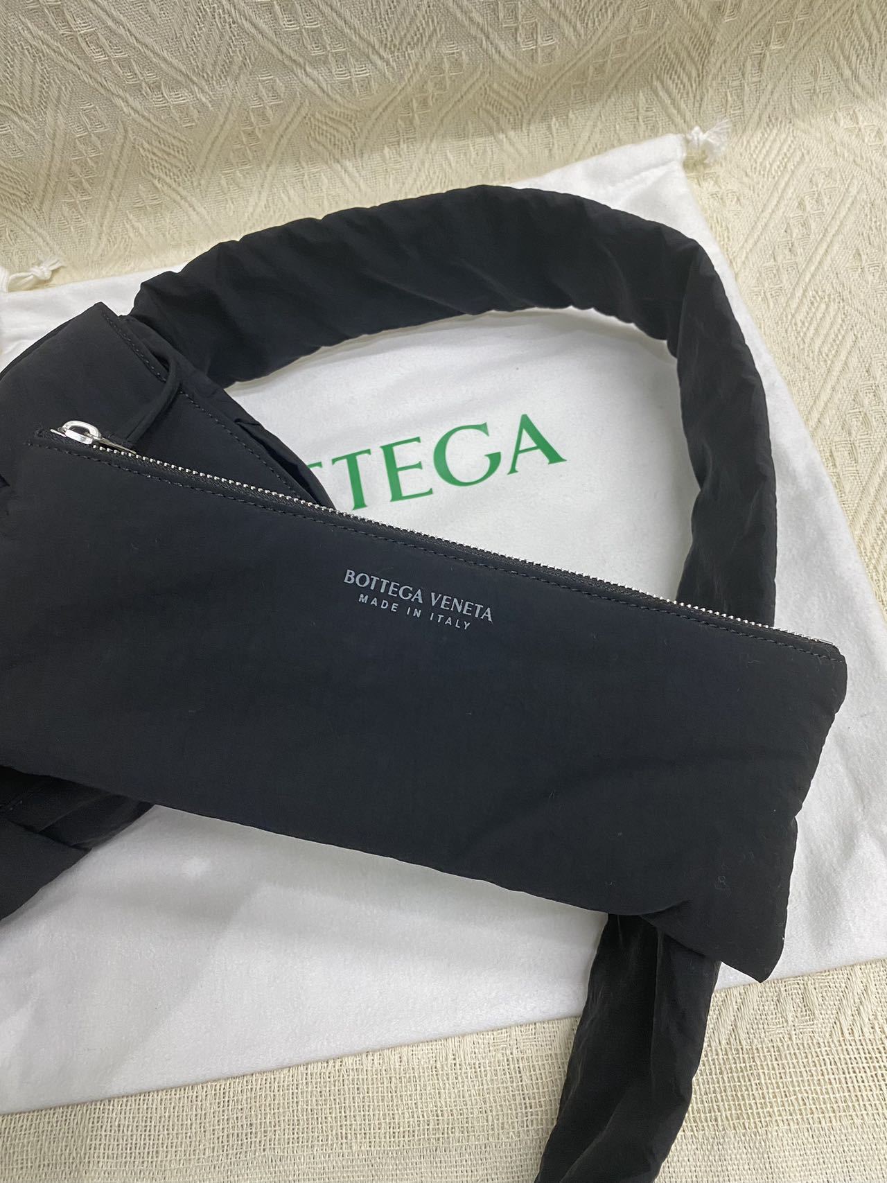 BOTTEGA VENETA/Tech Cassette クロスボディバッグ