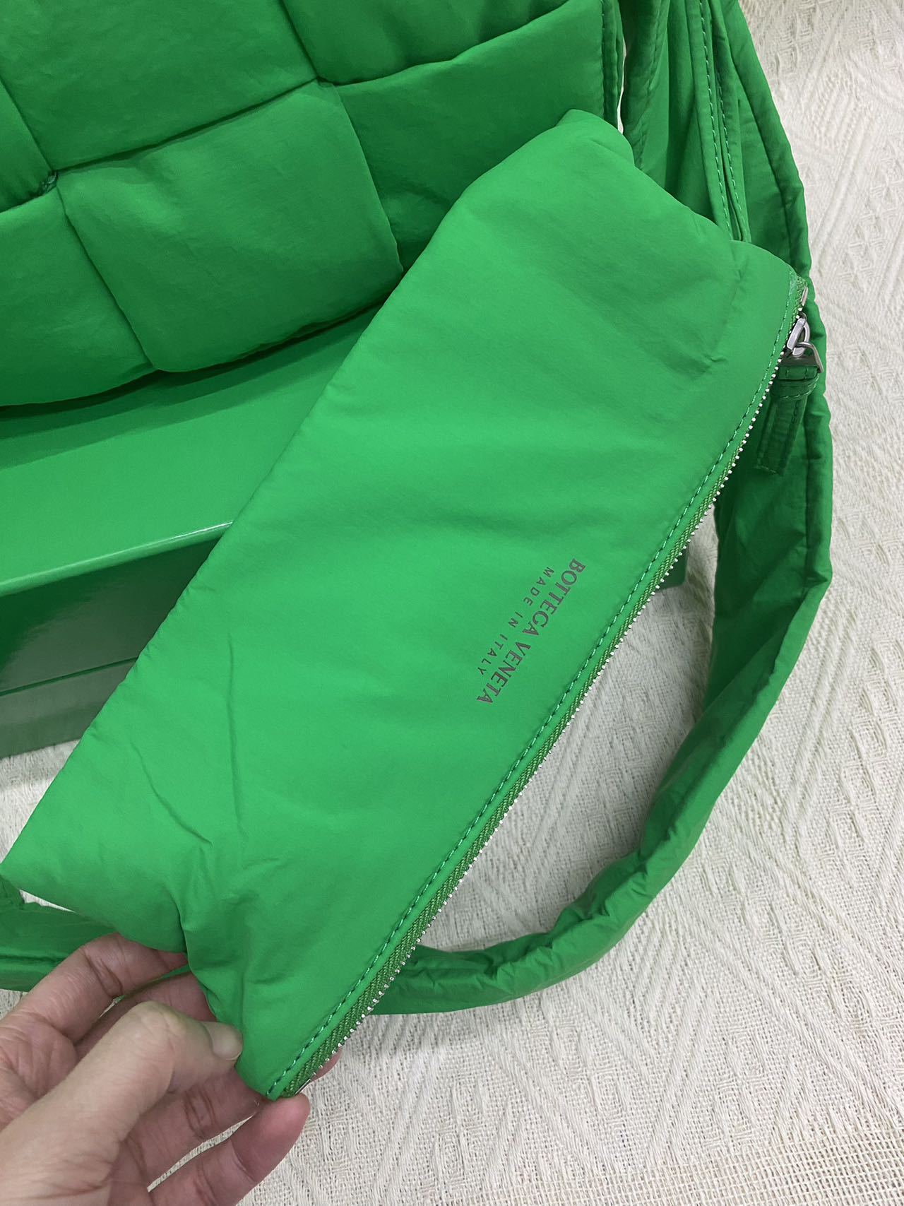 BOTTEGA VENETA/Tech Cassette クロスボディバッグ