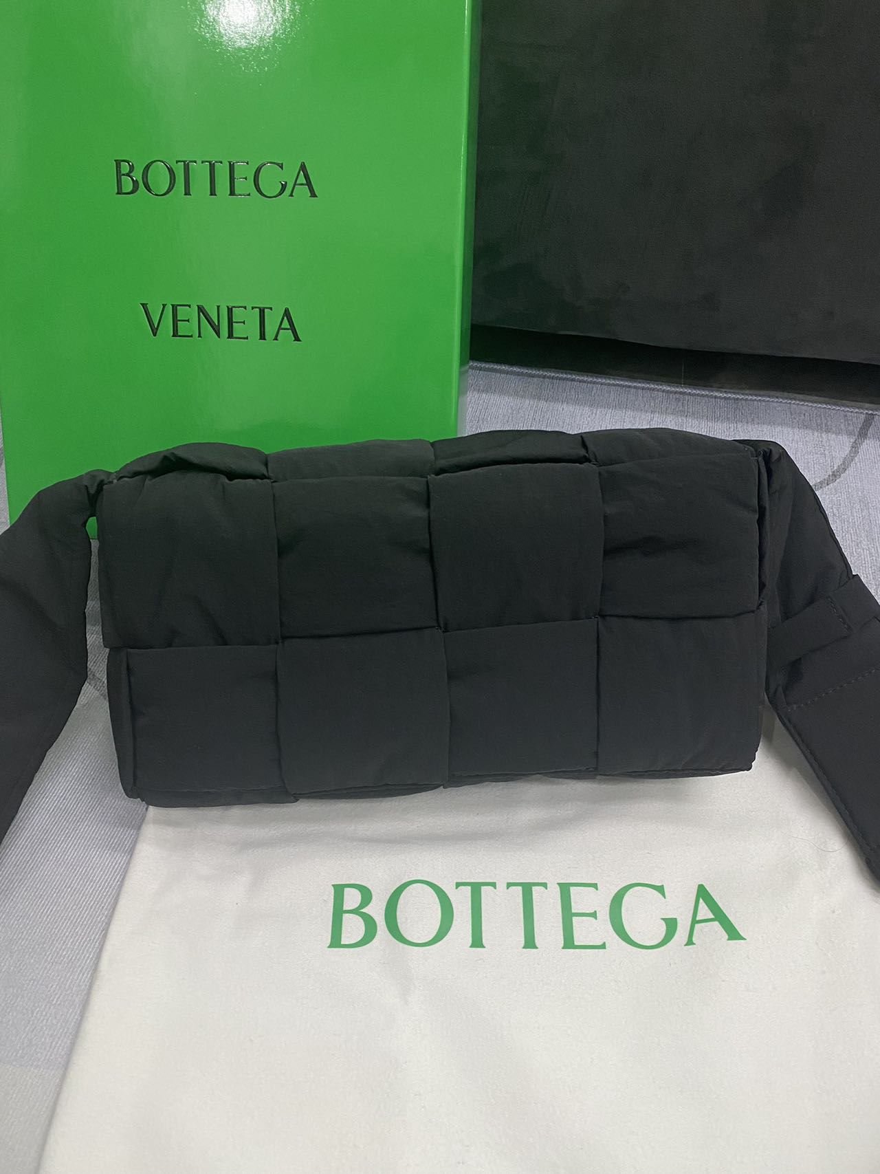 BOTTEGA VENETA/Tech Cassette クロスボディバッグ