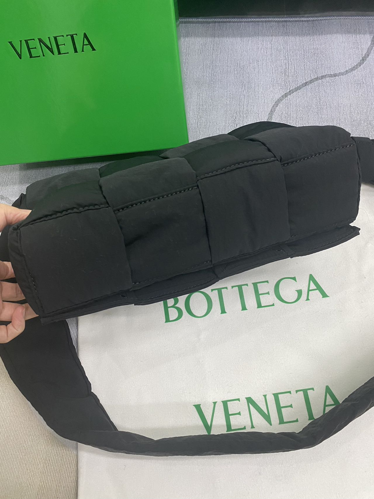 BOTTEGA VENETA/Tech Cassette クロスボディバッグ