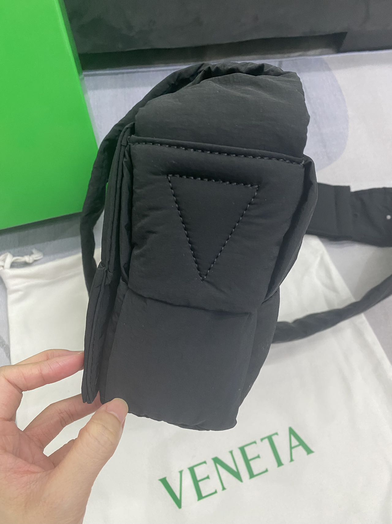 BOTTEGA VENETA/Tech Cassette クロスボディバッグ