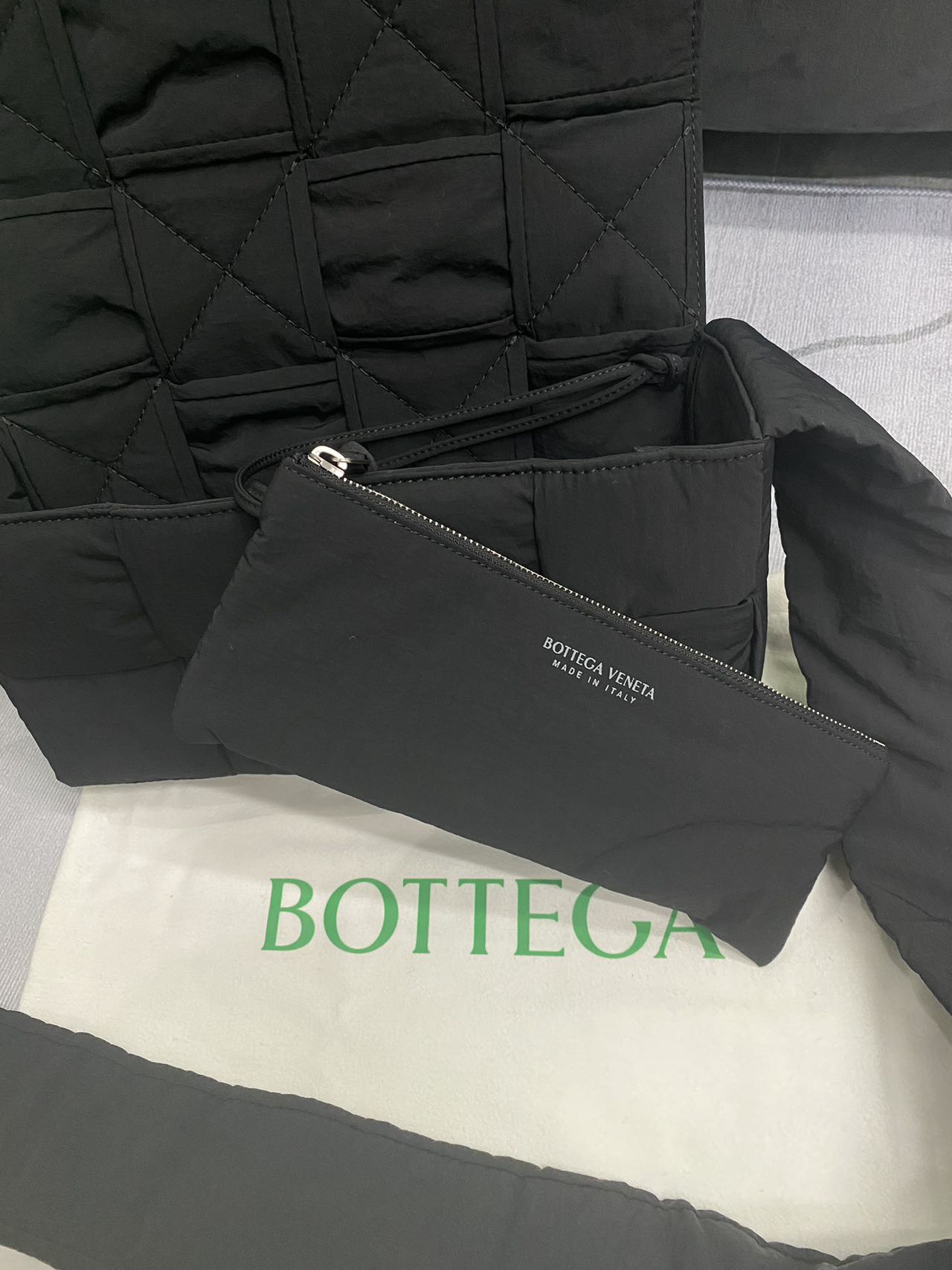 BOTTEGA VENETA/Tech Cassette クロスボディバッグ