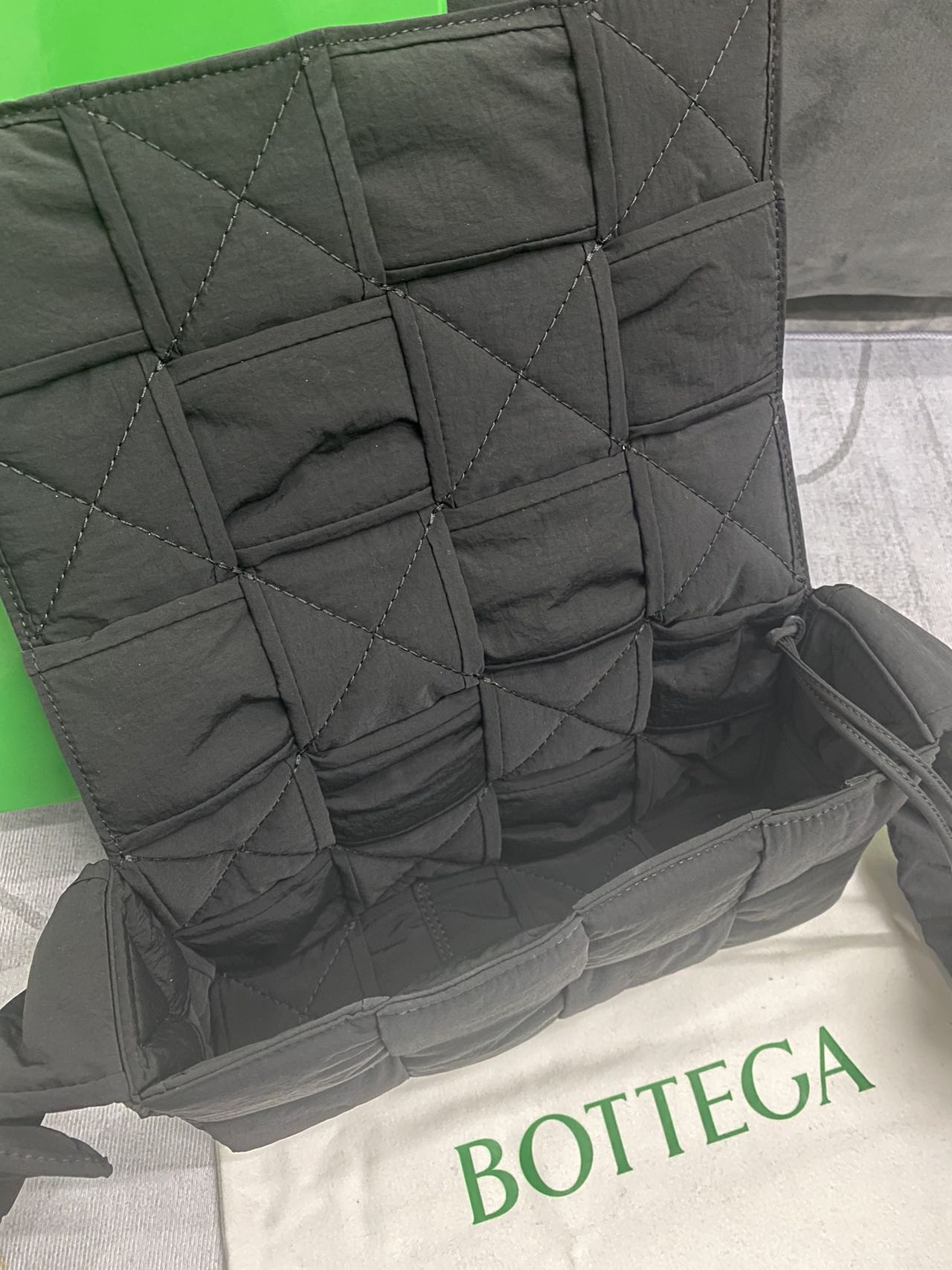 BOTTEGA VENETA/Tech Cassette クロスボディバッグ