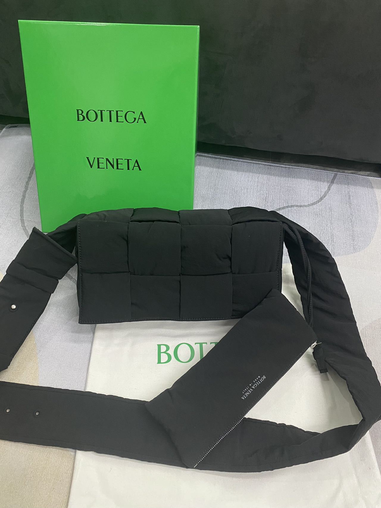 BOTTEGA VENETA/Tech Cassette クロスボディバッグ