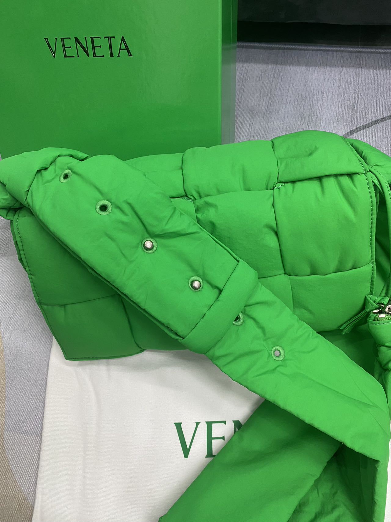 BOTTEGA VENETA/Tech Cassette クロスボディバッグ