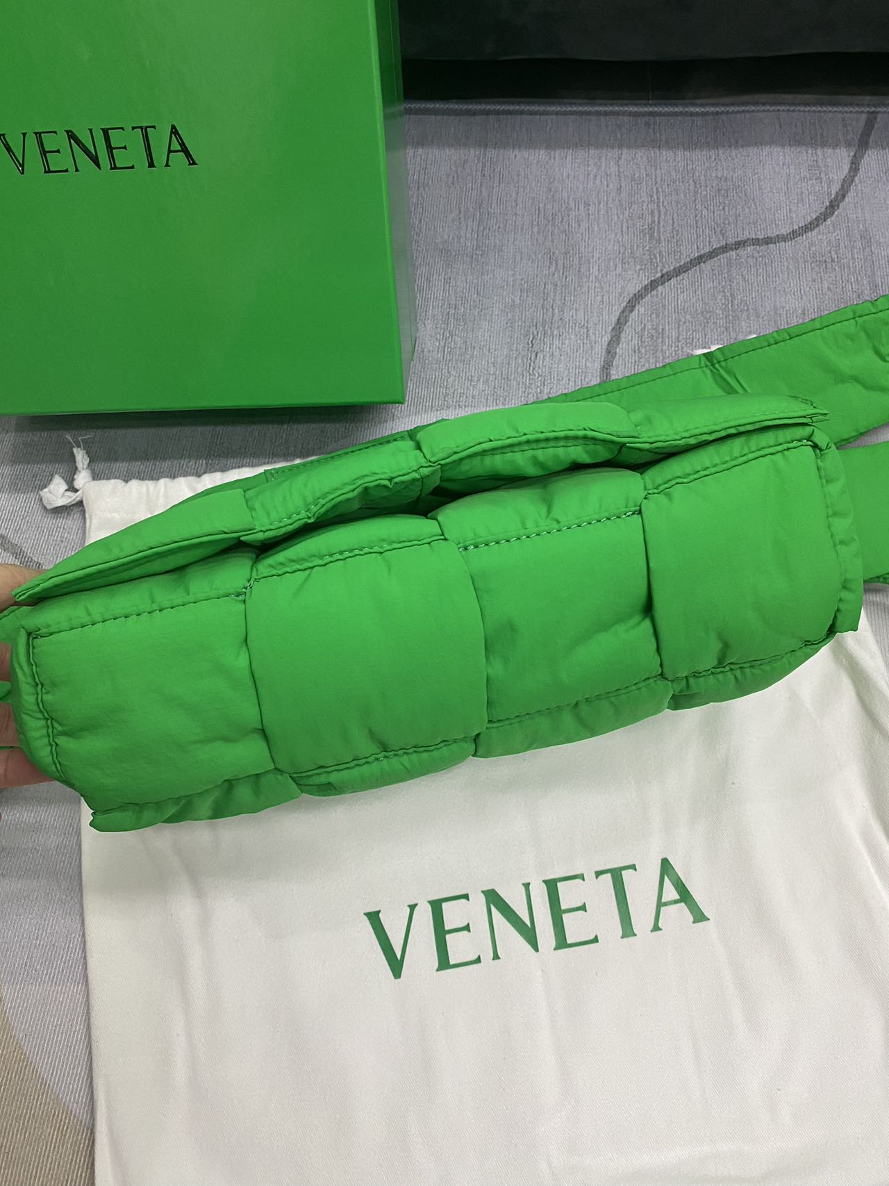 BOTTEGA VENETA/Tech Cassette クロスボディバッグ