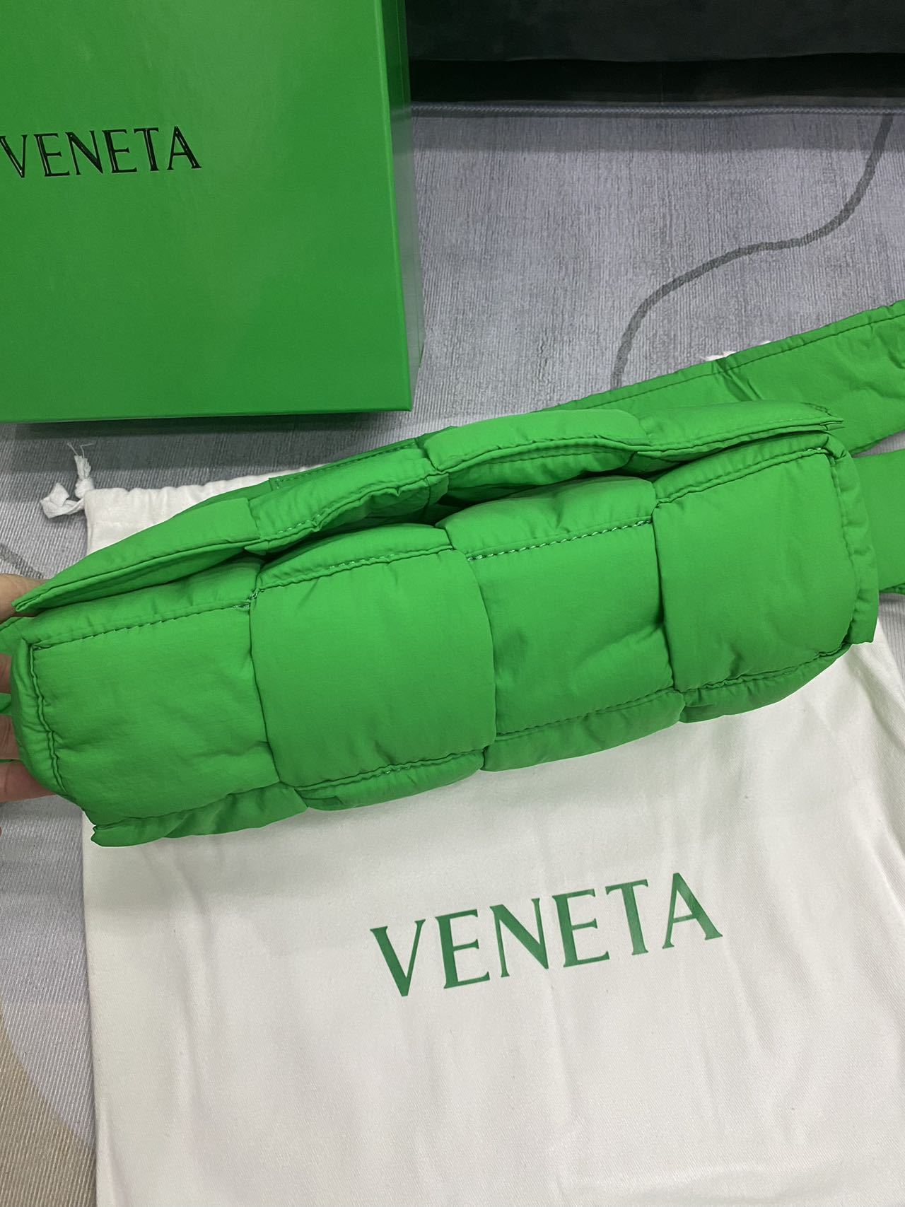 BOTTEGA VENETA/Tech Cassette クロスボディバッグ