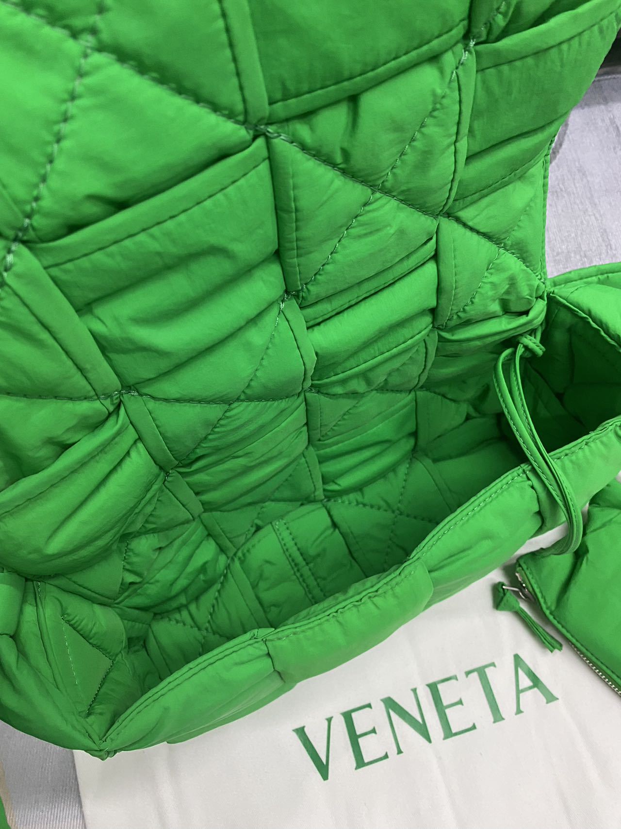 BOTTEGA VENETA/Tech Cassette クロスボディバッグ