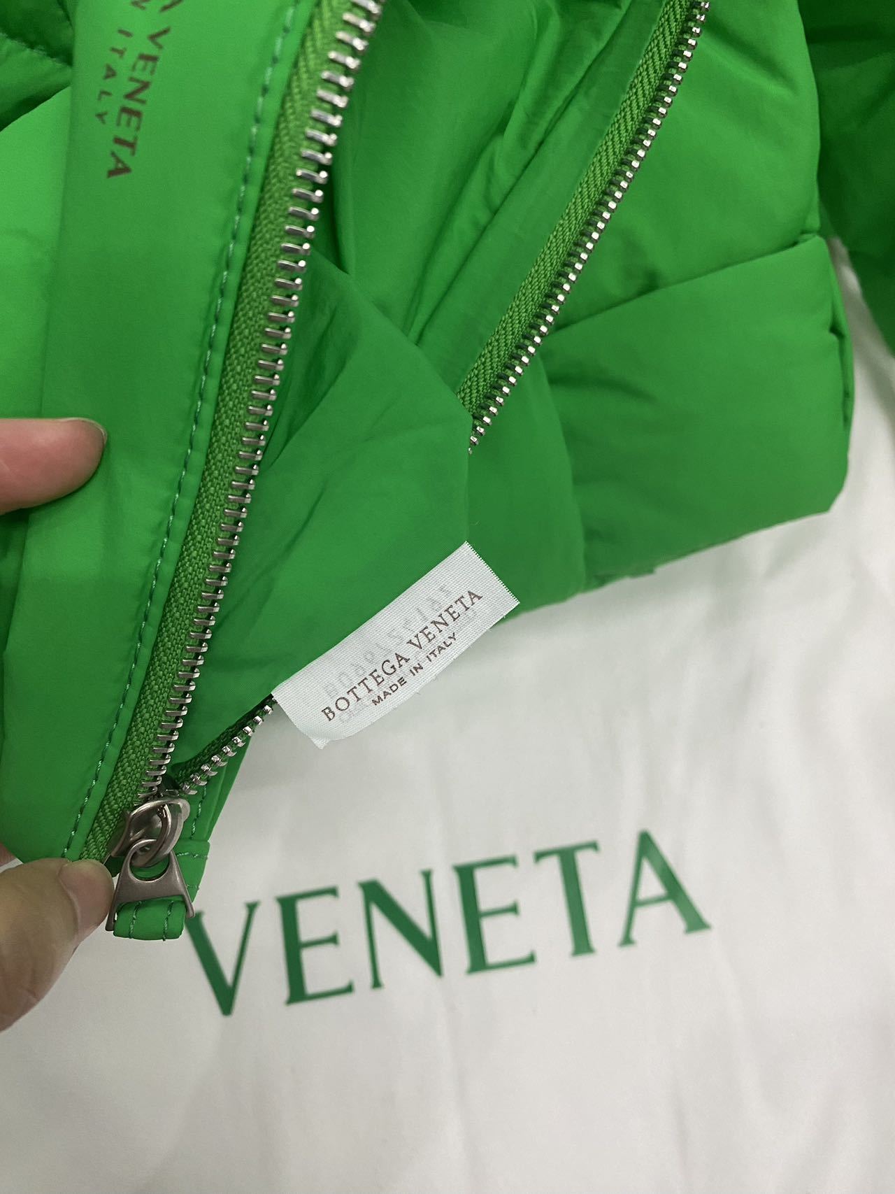 BOTTEGA VENETA/Tech Cassette クロスボディバッグ