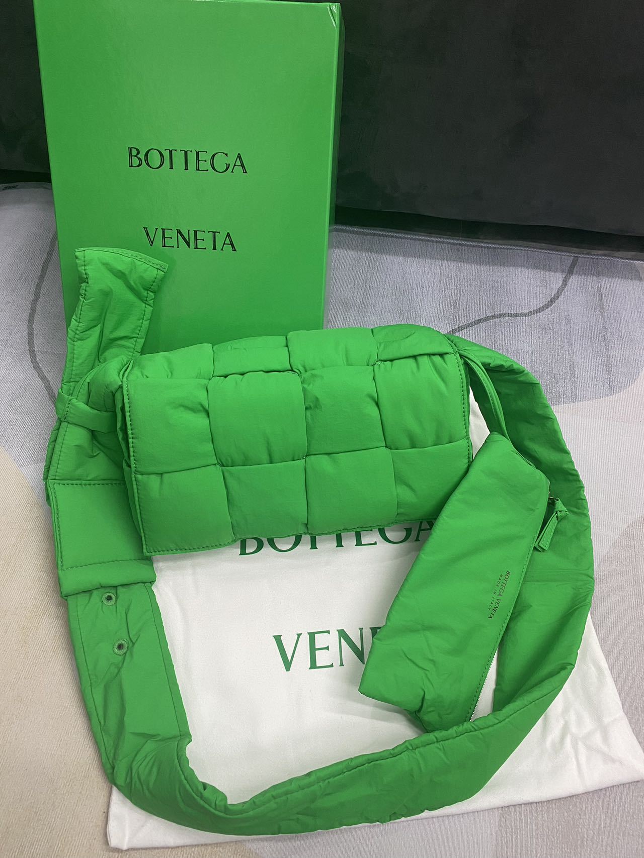 BOTTEGA VENETA/Tech Cassette クロスボディバッグ