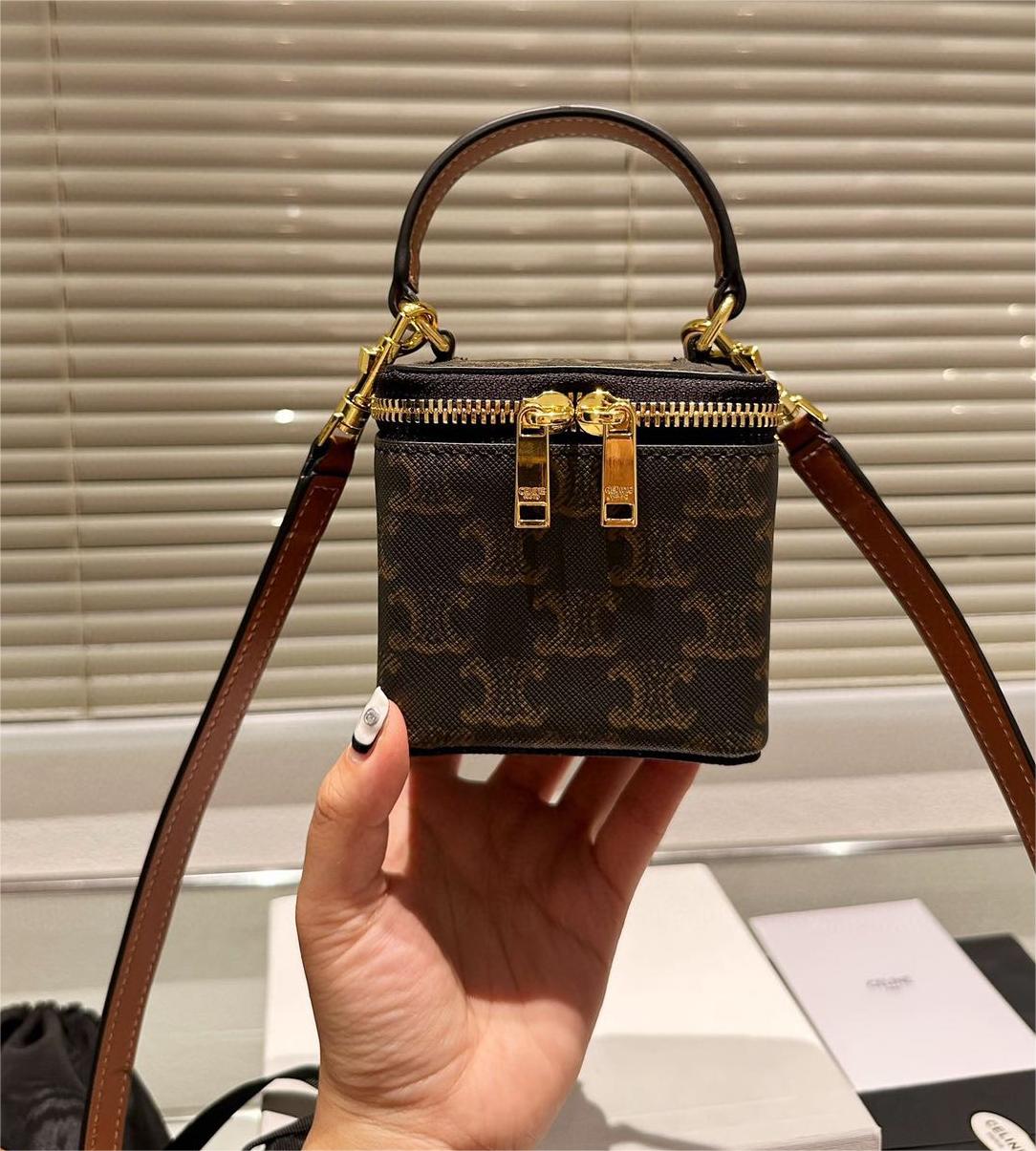 ★CELINE ミニ バニティーケース