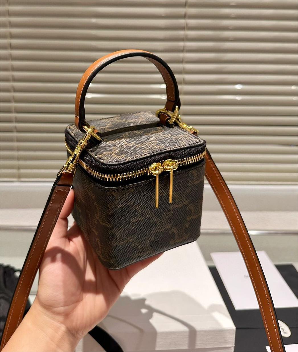 ★CELINE ミニ バニティーケース