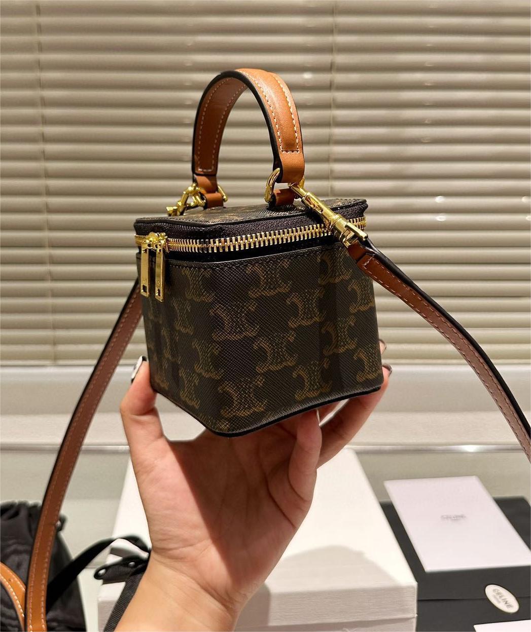 ★CELINE ミニ バニティーケース