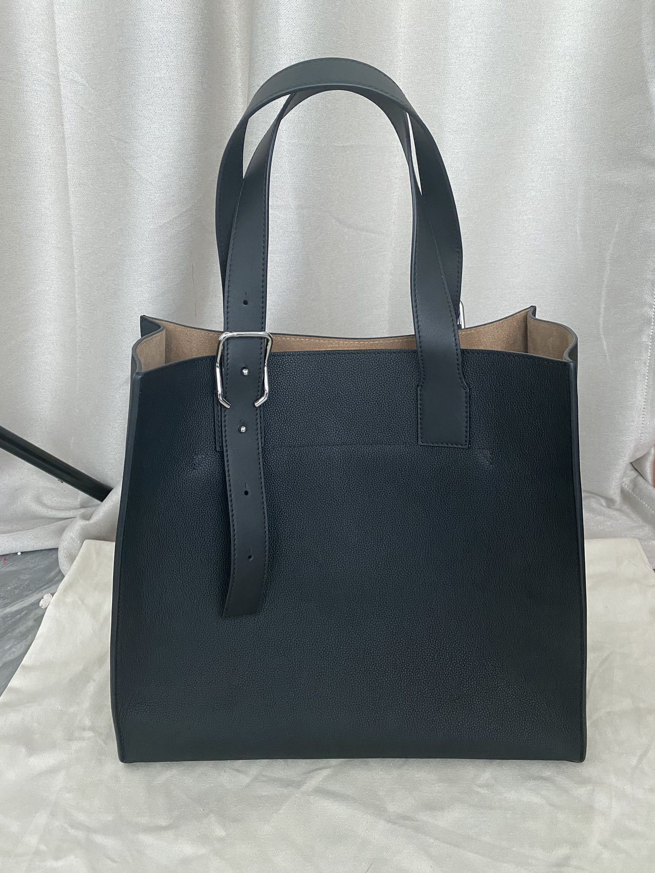 LOEWE バックルジッパー トート
