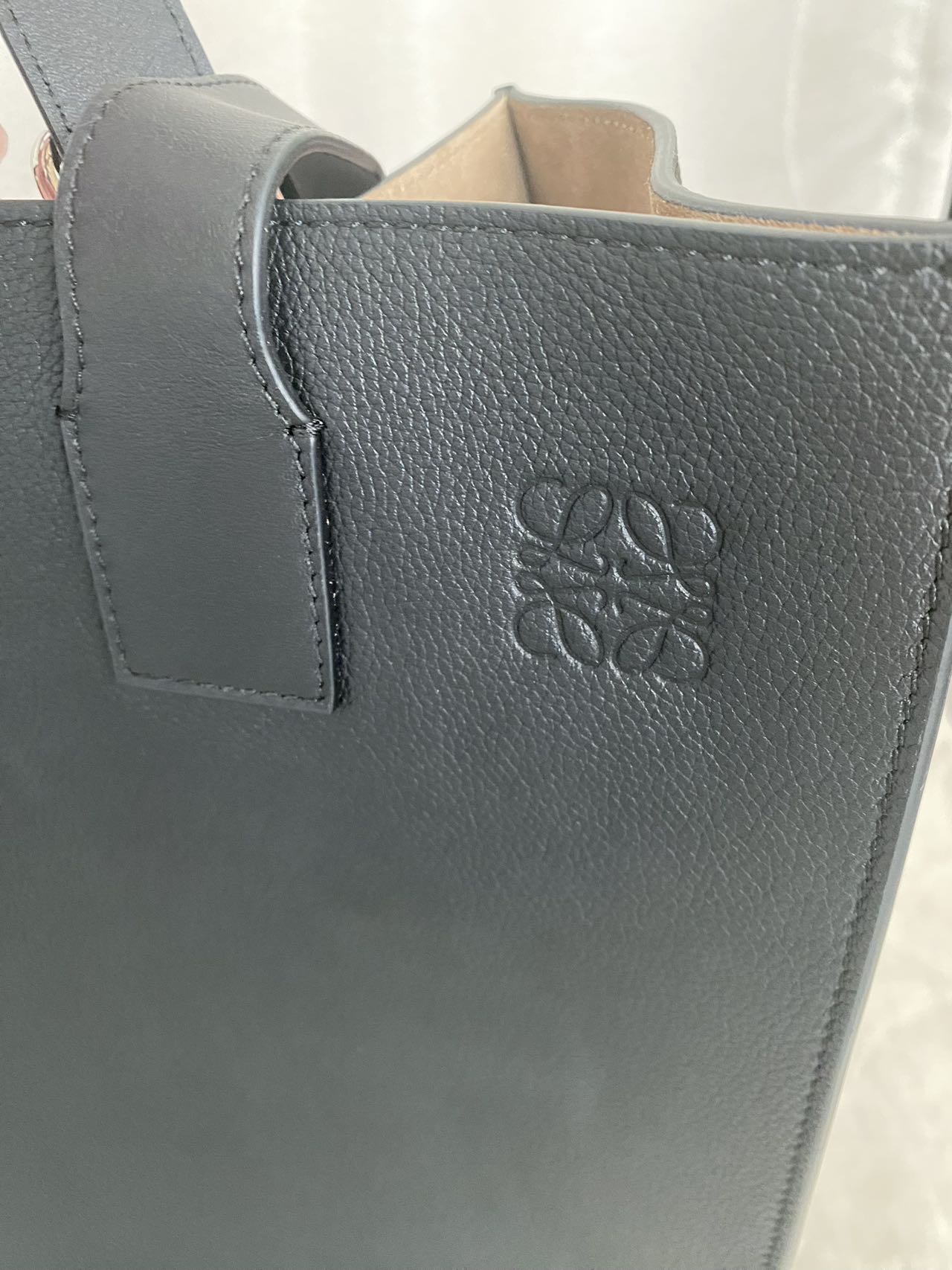 LOEWE バックルジッパー トート