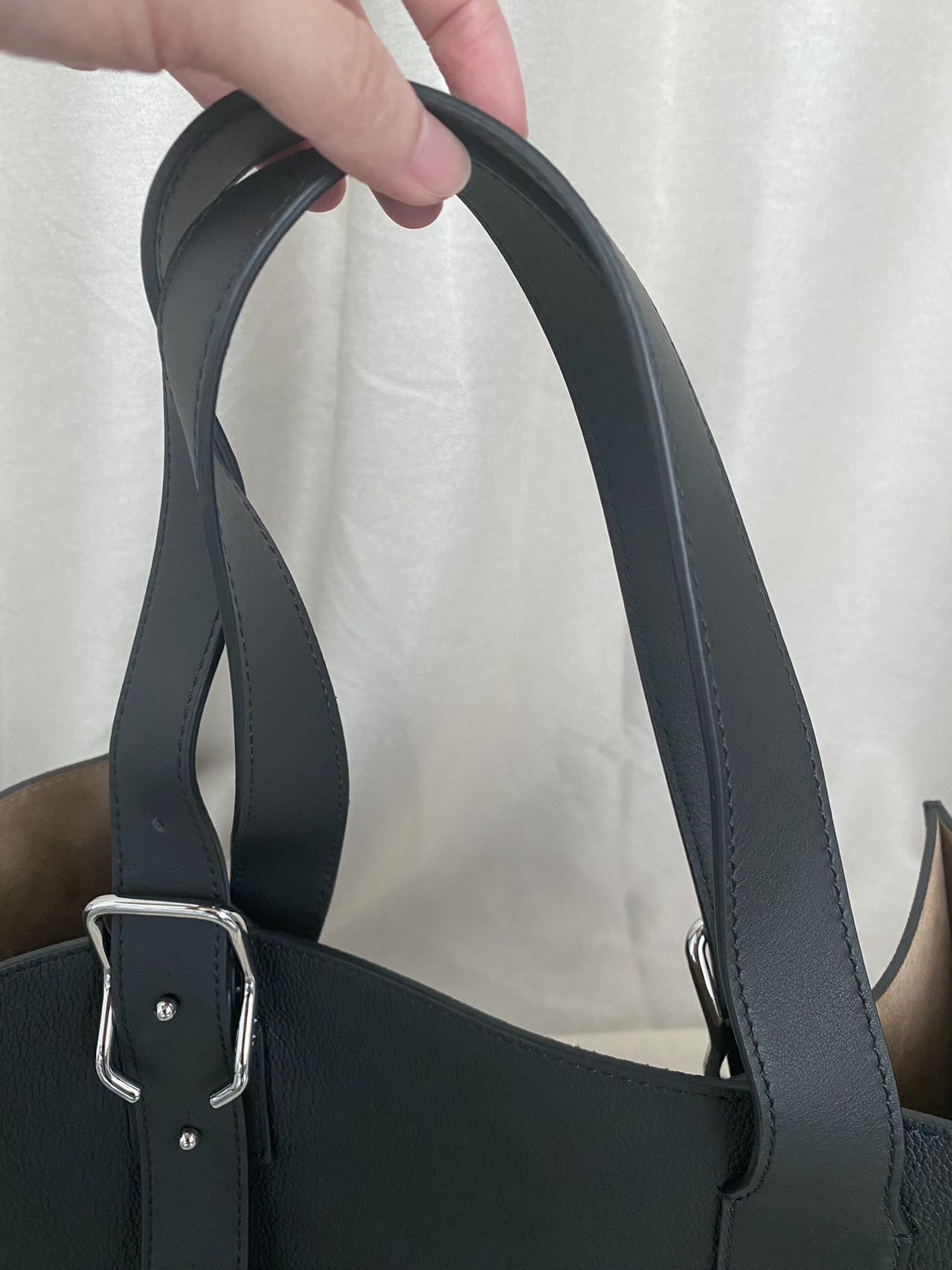 LOEWE バックルジッパー トート