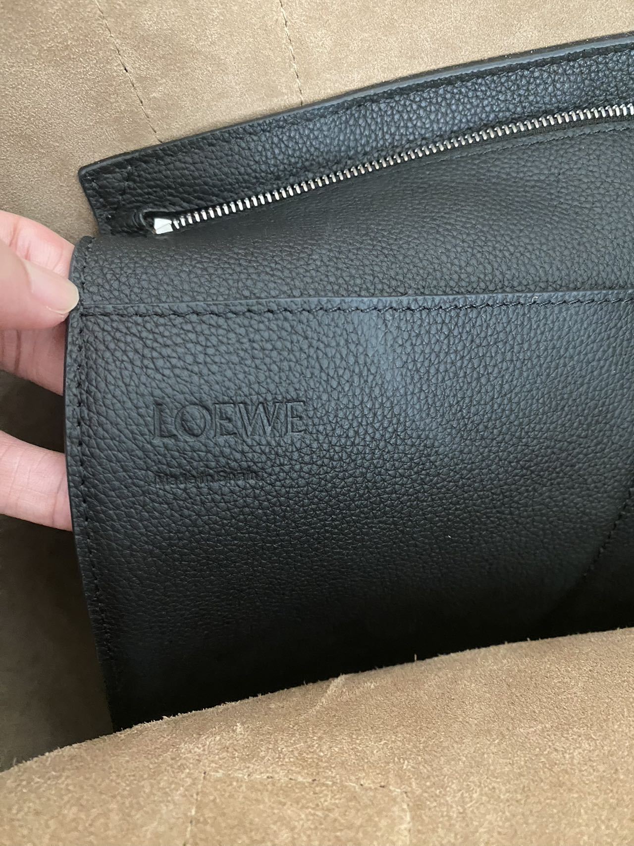 LOEWE バックルジッパー トート